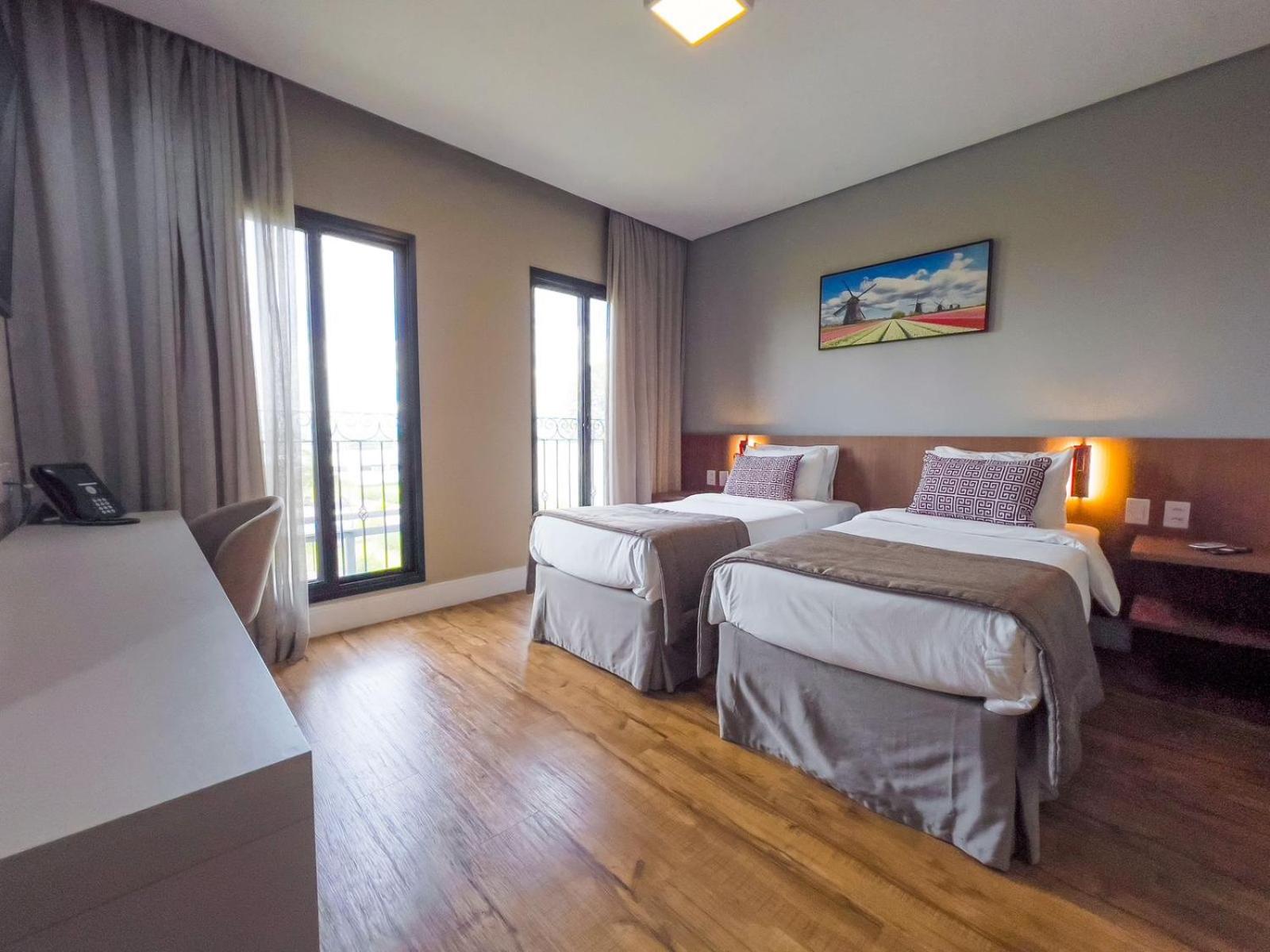 Standard Twin Room - Photo 1