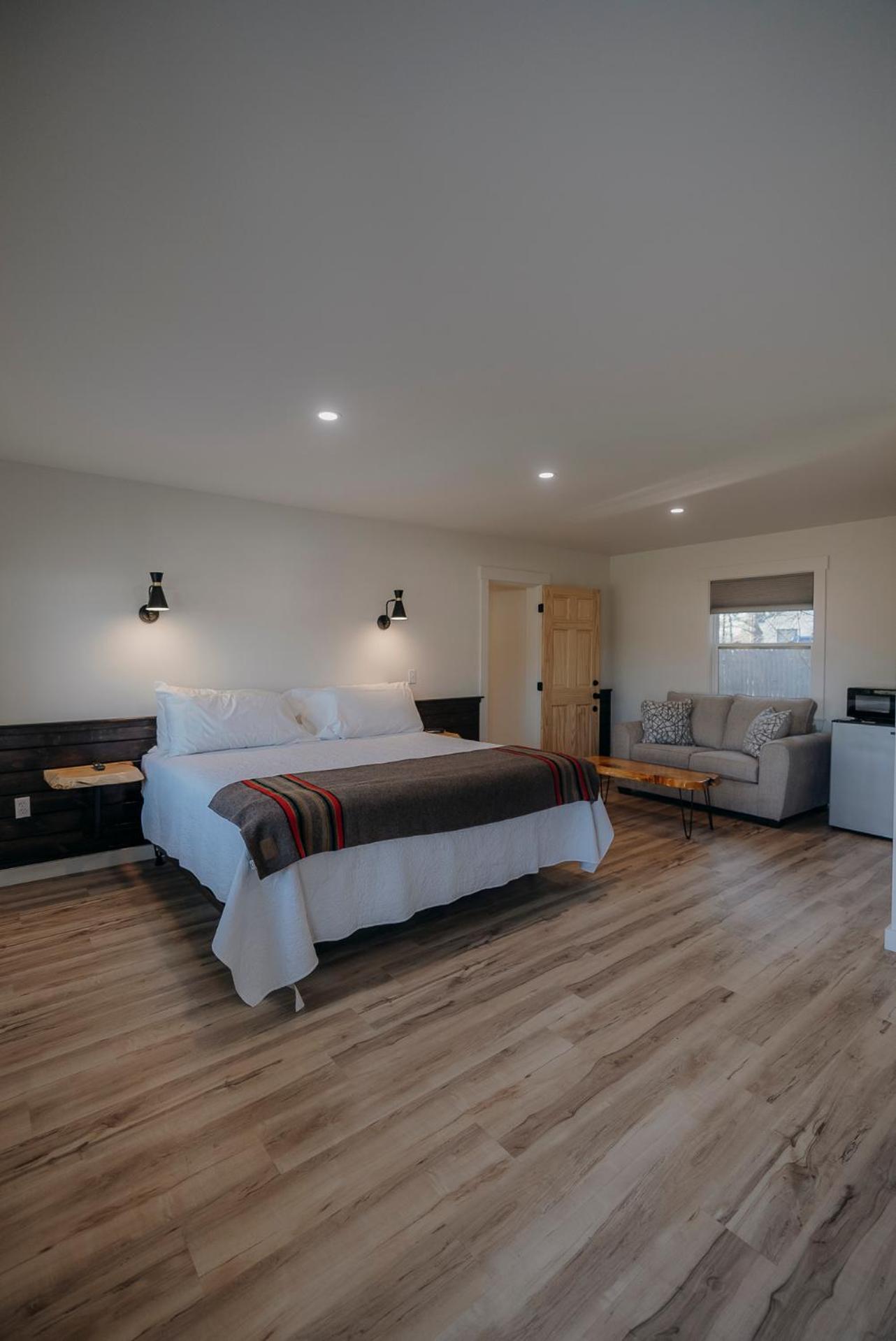 Deluxe King Room photo 1