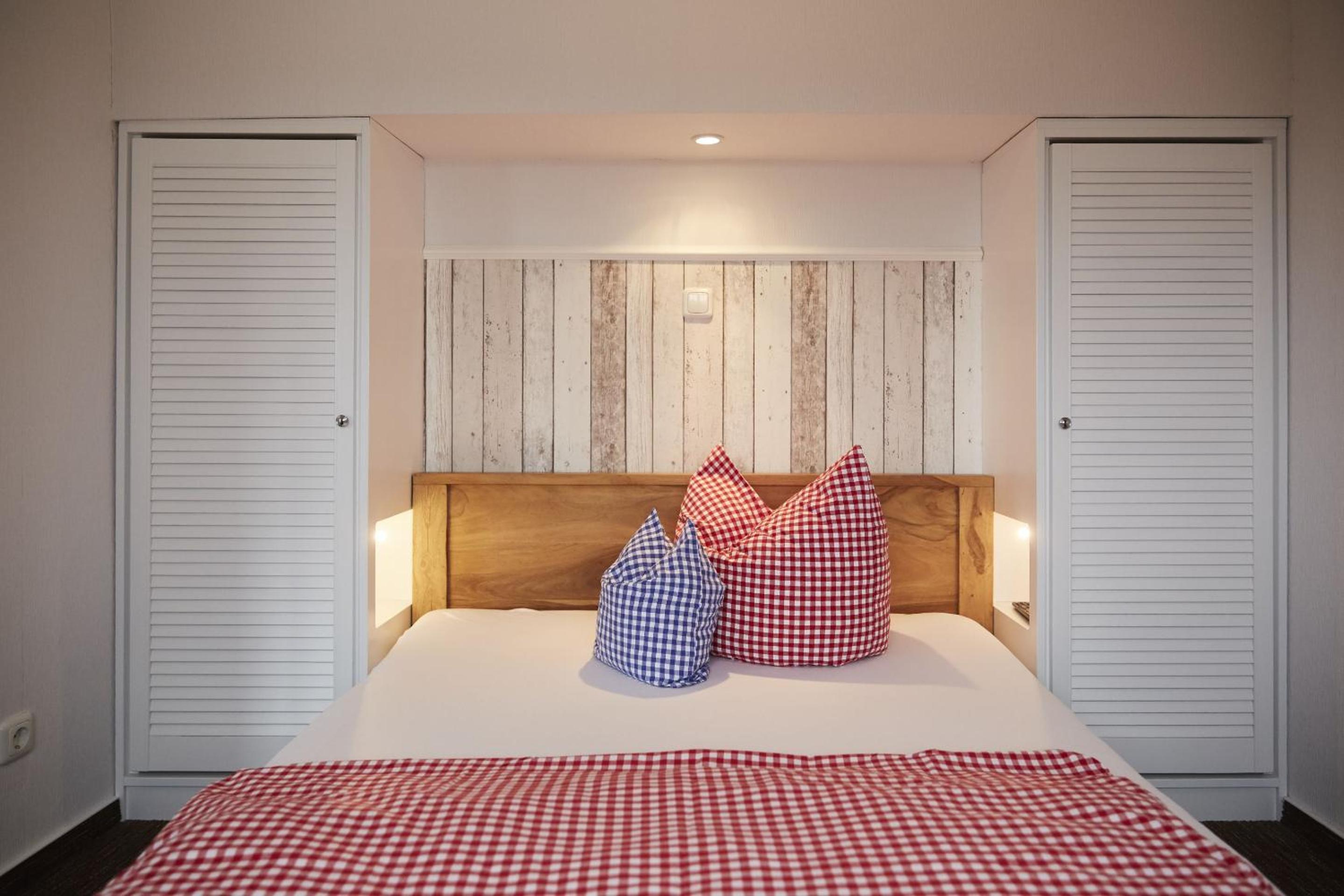 Boat deck Suite (1-3 Adults) photo 3