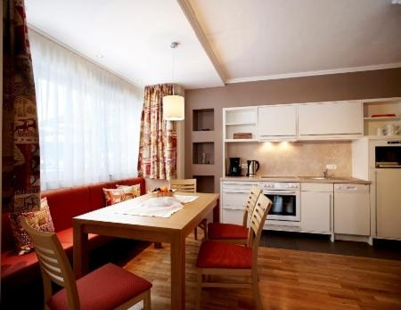 Apartment with Mountain View photo 3