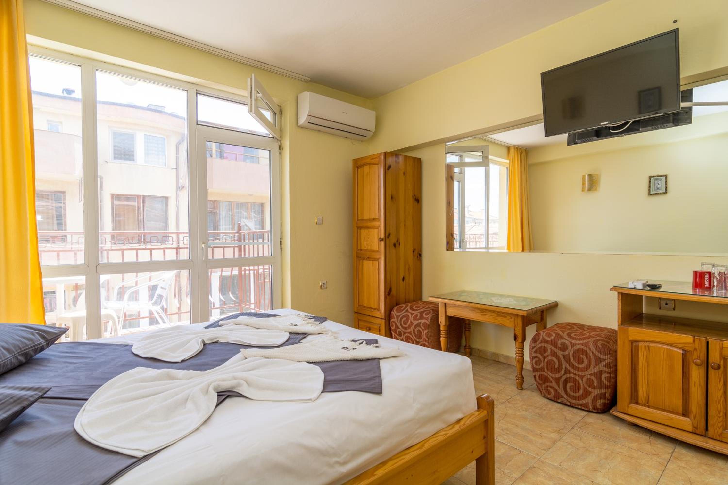 Two-Bedroom Suite with Balcony - Photo 21