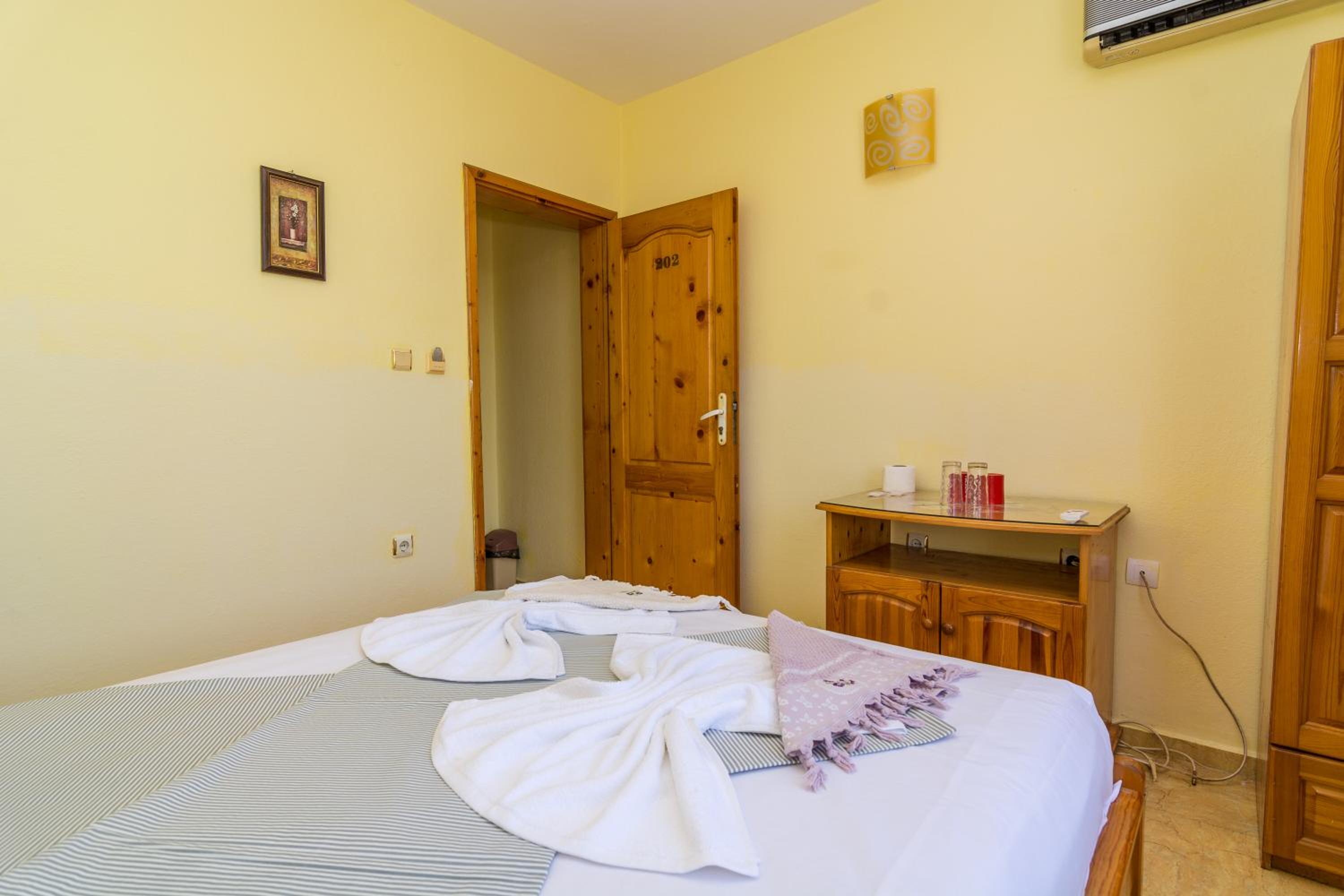 Two-Bedroom Suite with Balcony - Photo 17