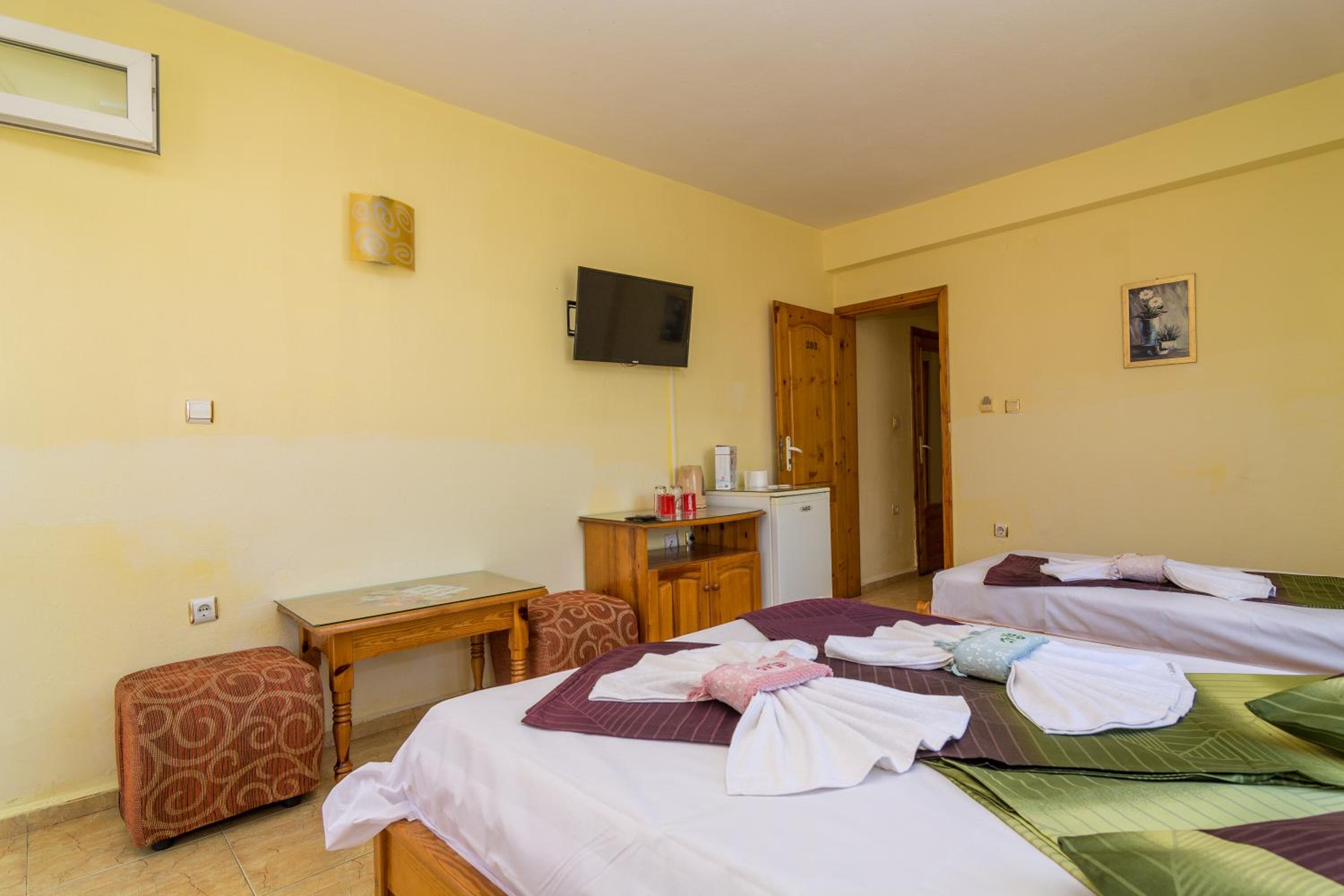 Two-Bedroom Suite with Balcony - Photo 15