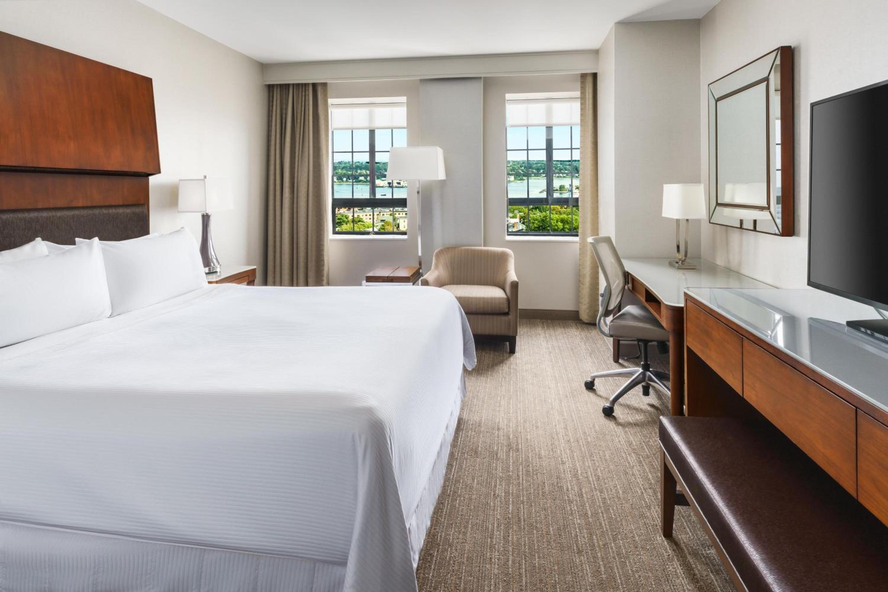 Premium Higher Floor, 1 King, Harbor view - Photo 1