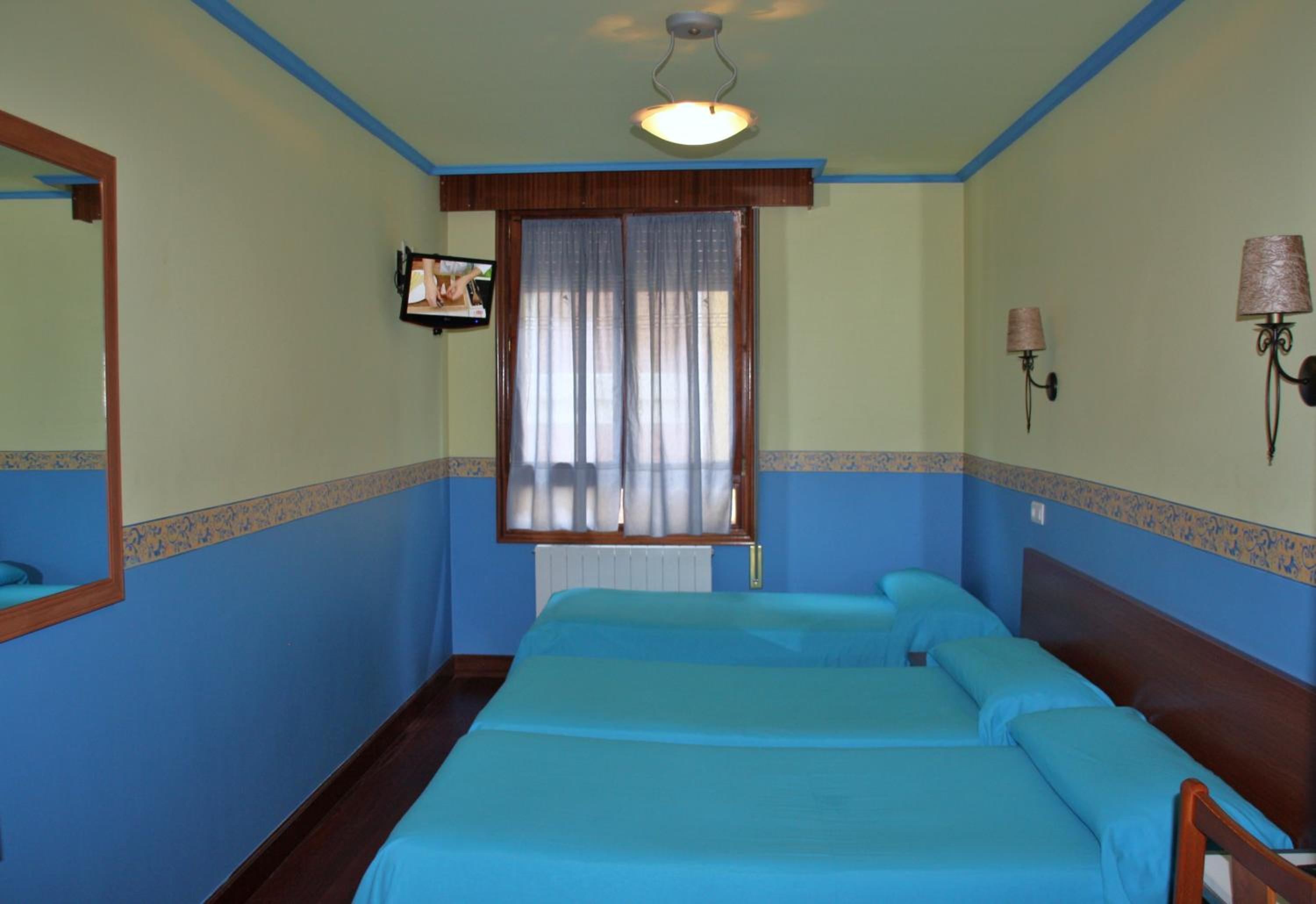 Twin Room - Photo 15