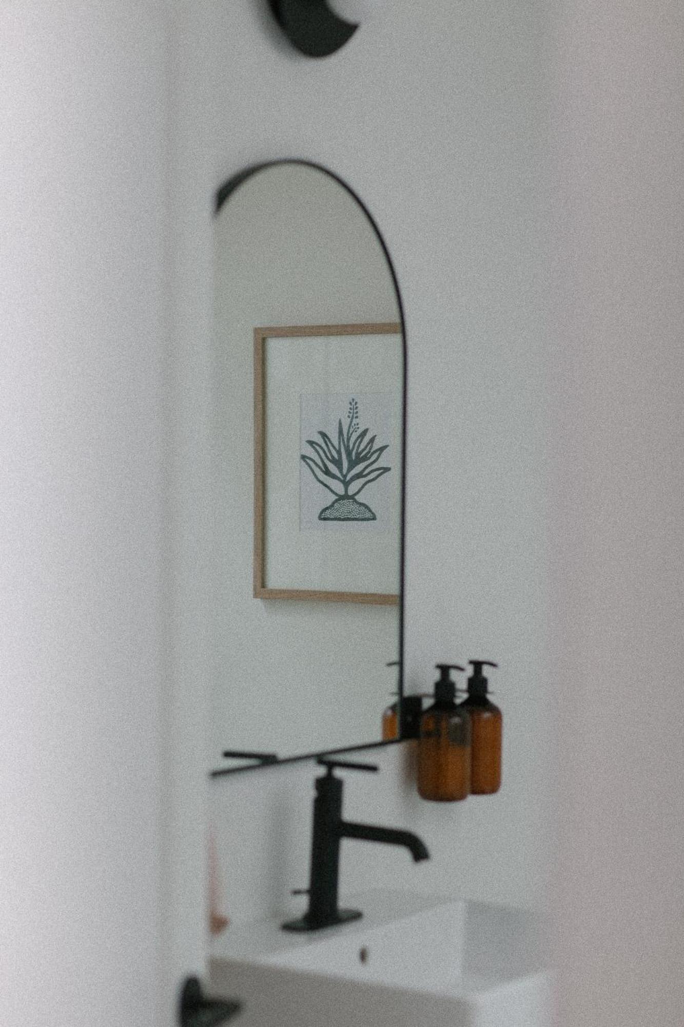 Deluxe King Room - Photo 10