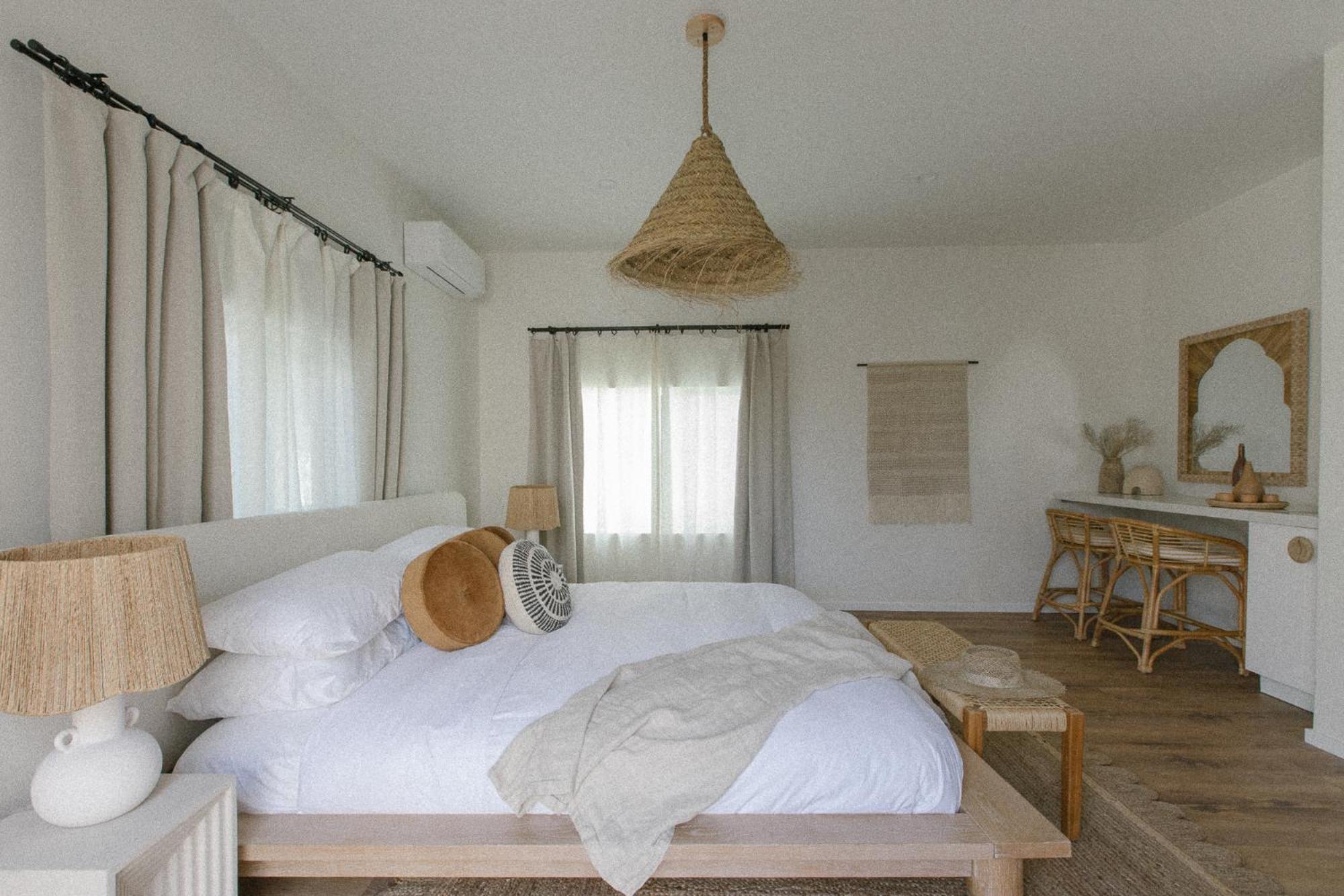 Deluxe King Room - Photo 1