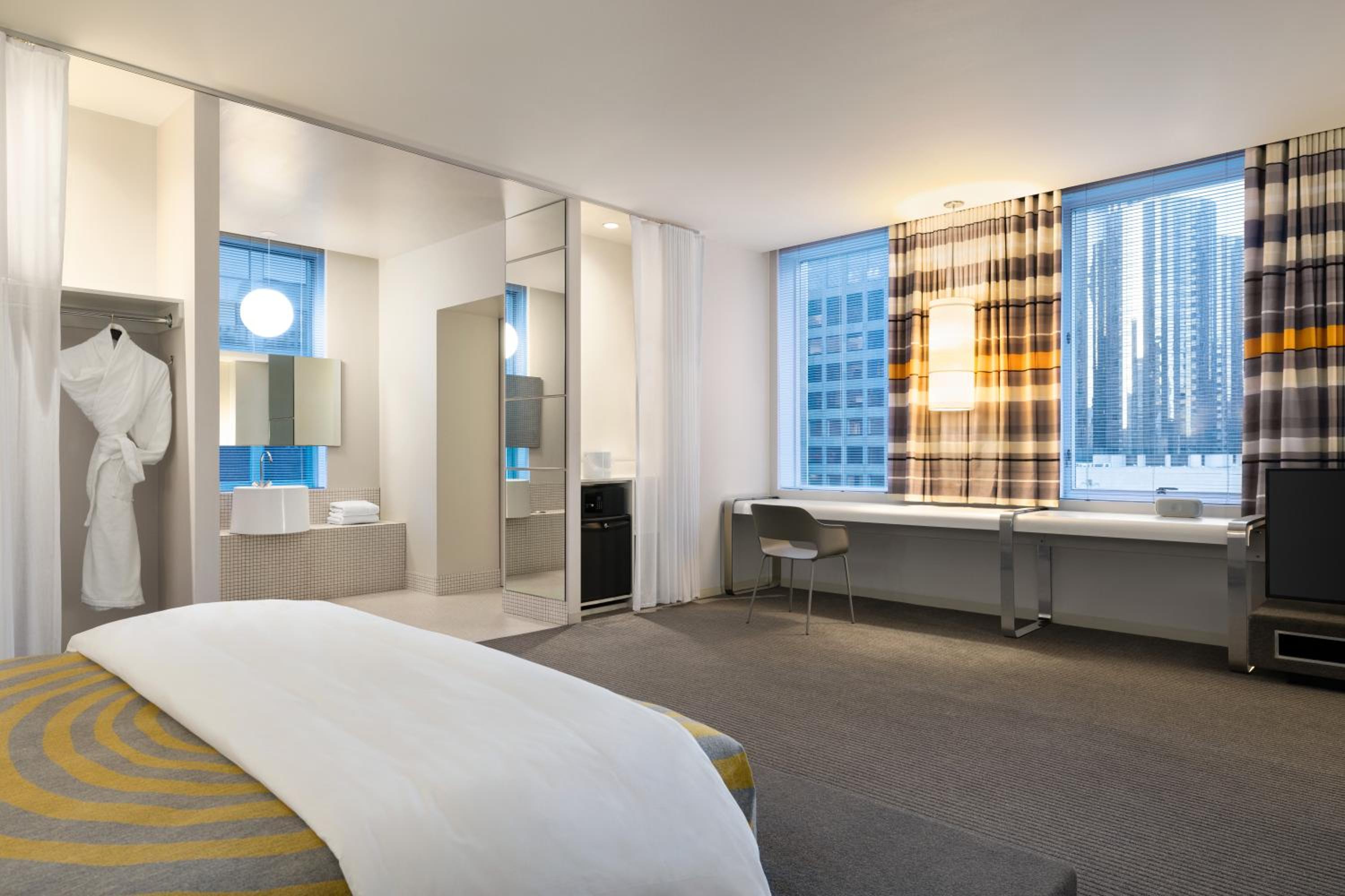 Deluxe King Room photo 3