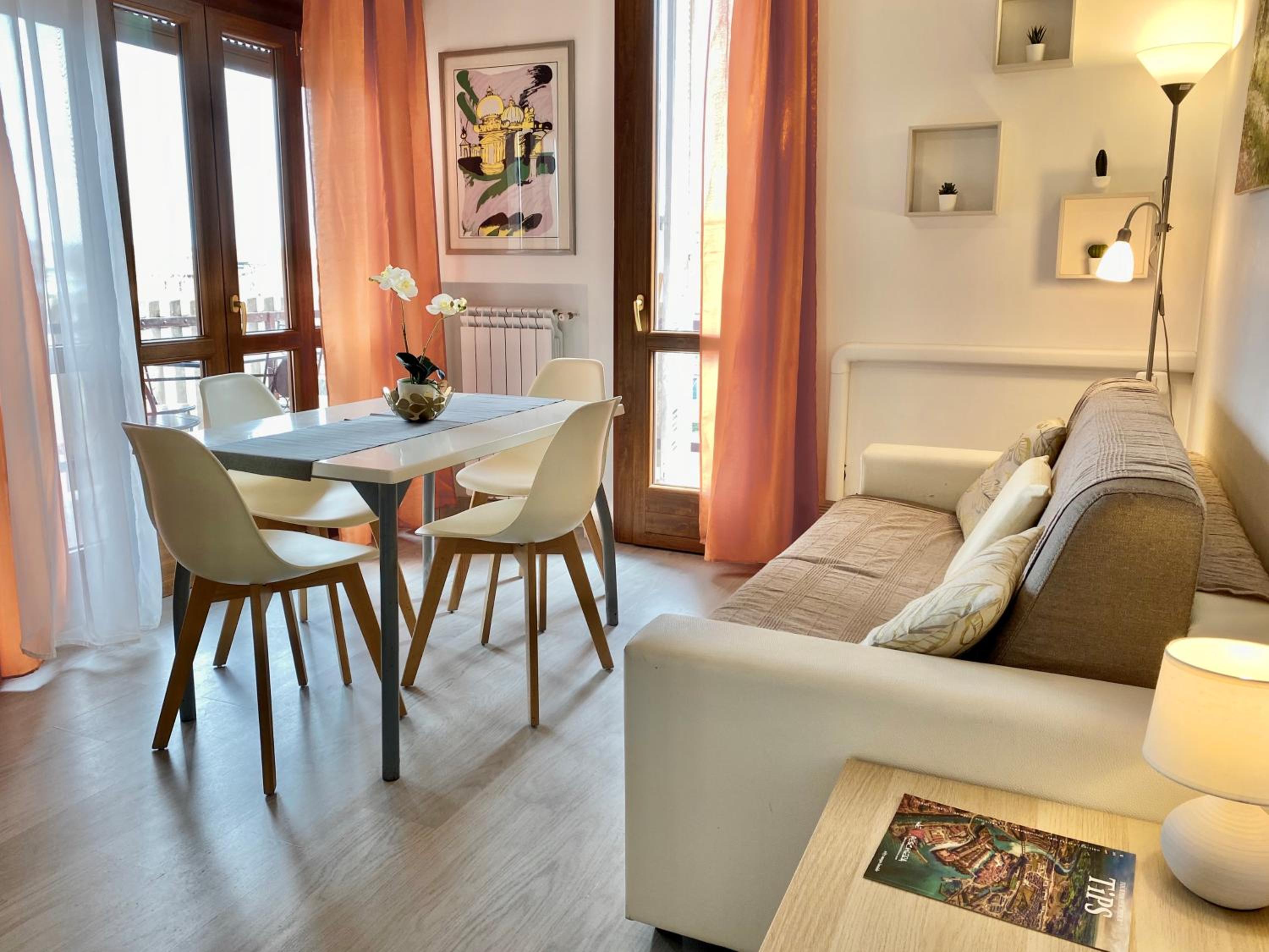 Apartment with Lake View