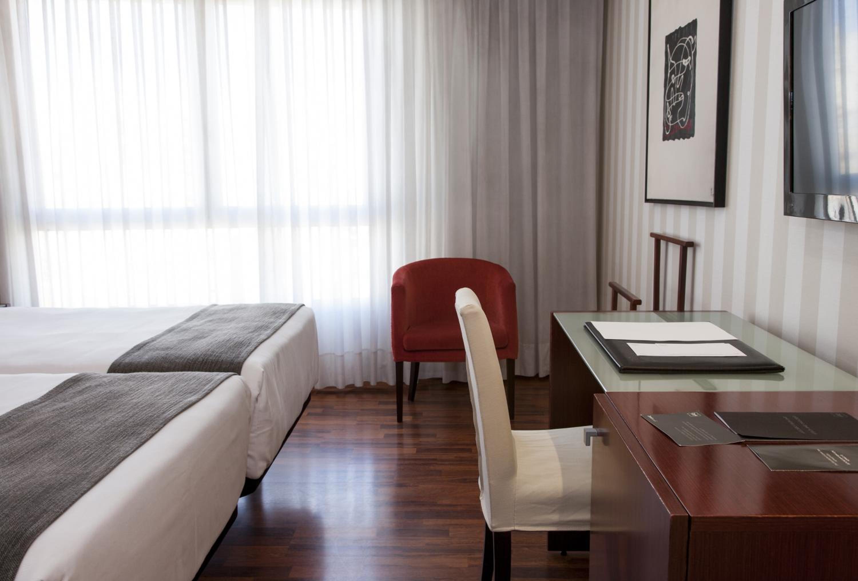 Twin Room - Photo 8