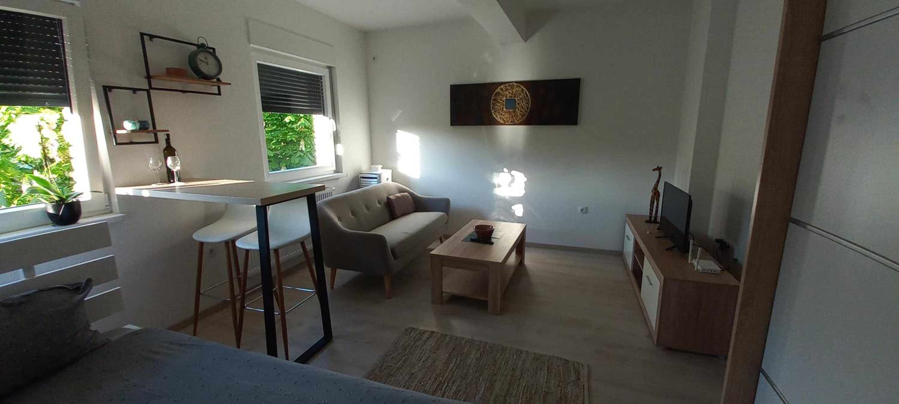 One-Bedroom Apartment photo 1
