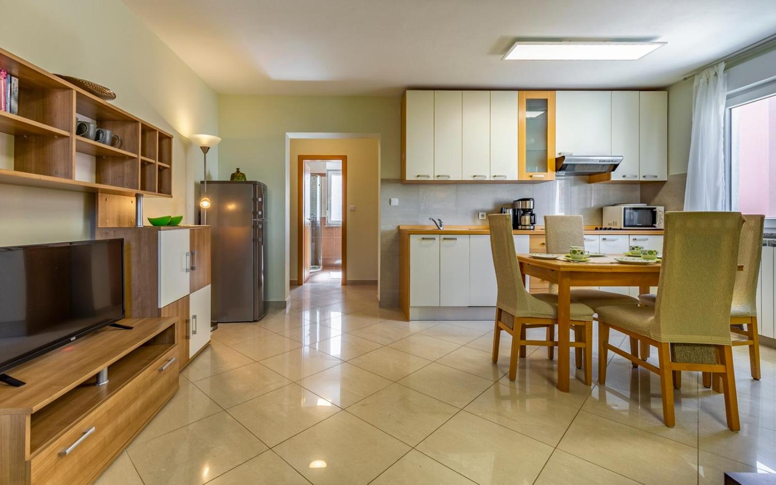 Apartment - Ground Floor photo 2