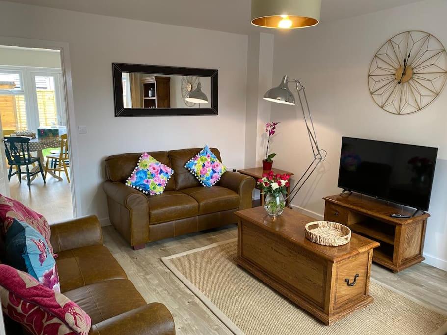 Three-Bedroom House photo 2