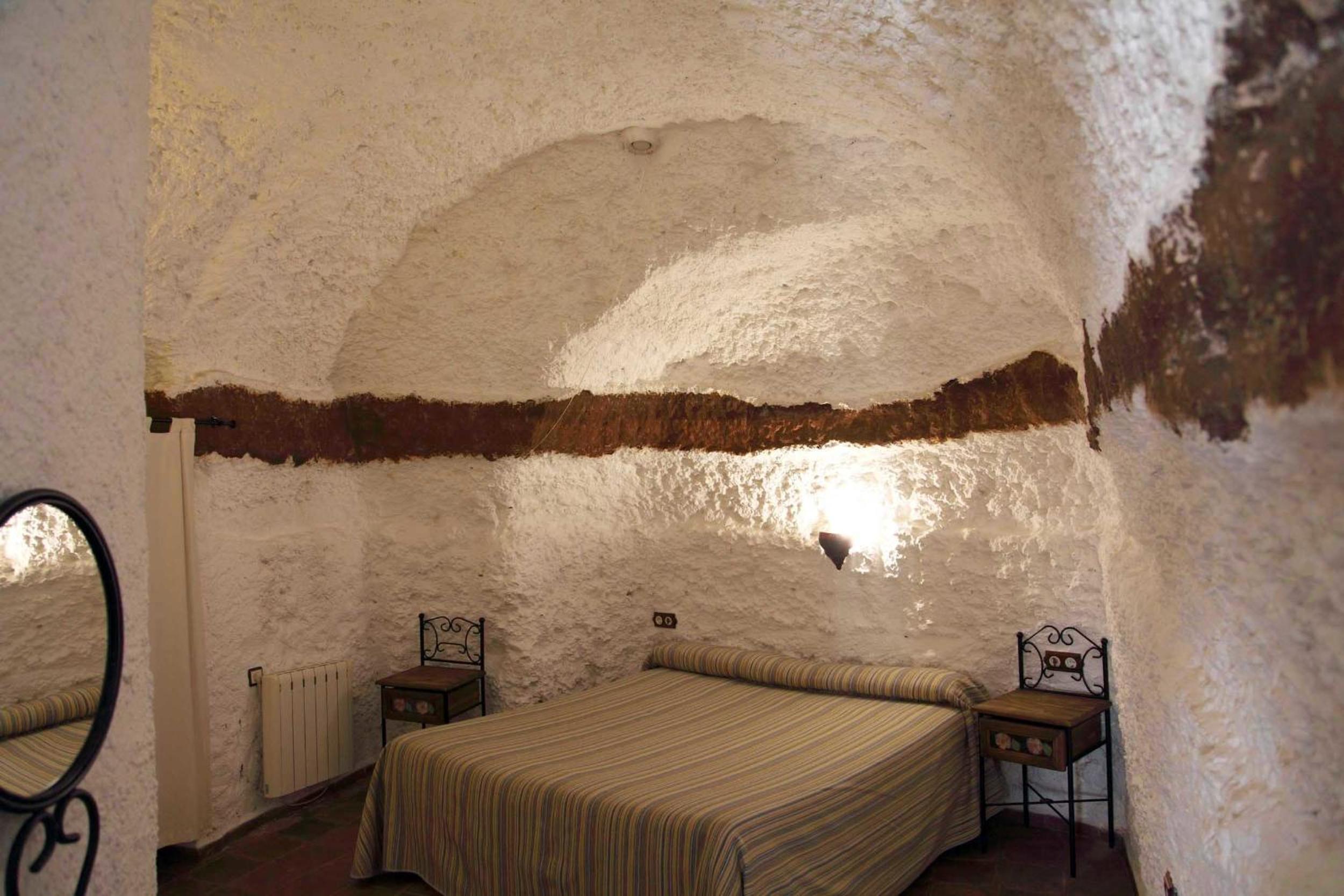 Cave (4 Adults) photo 3
