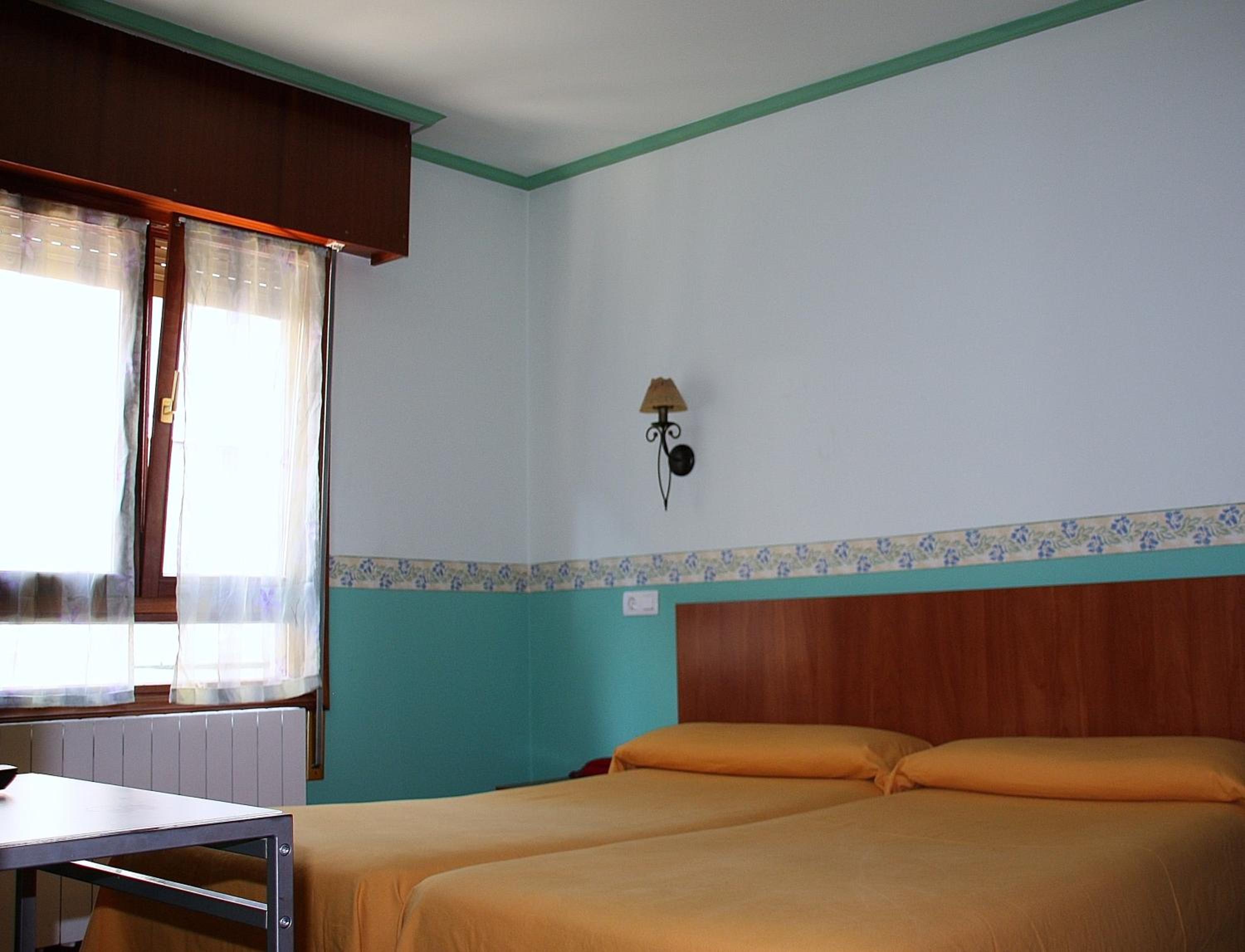 Twin Room - Photo 21