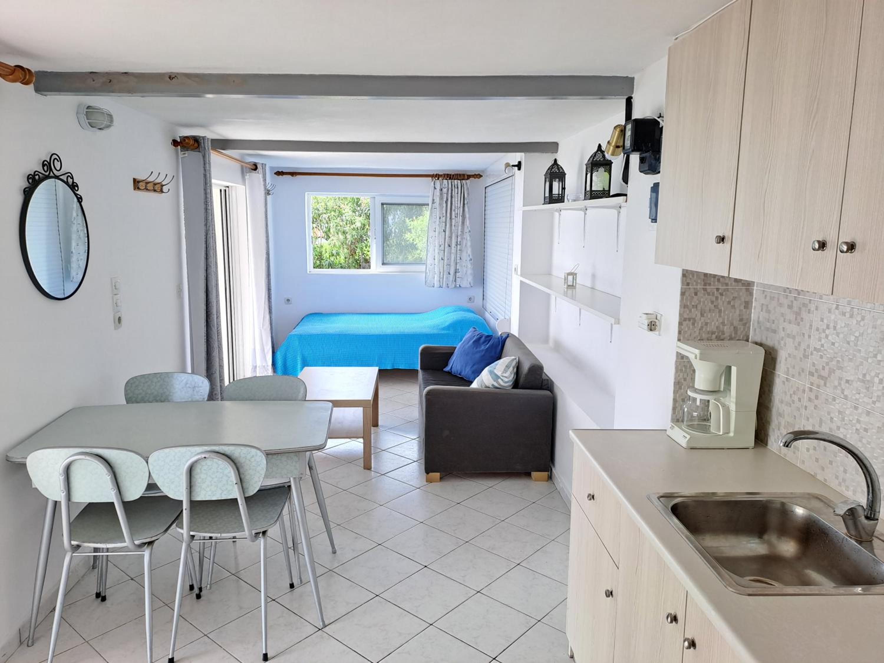 One-Bedroom House photo 1