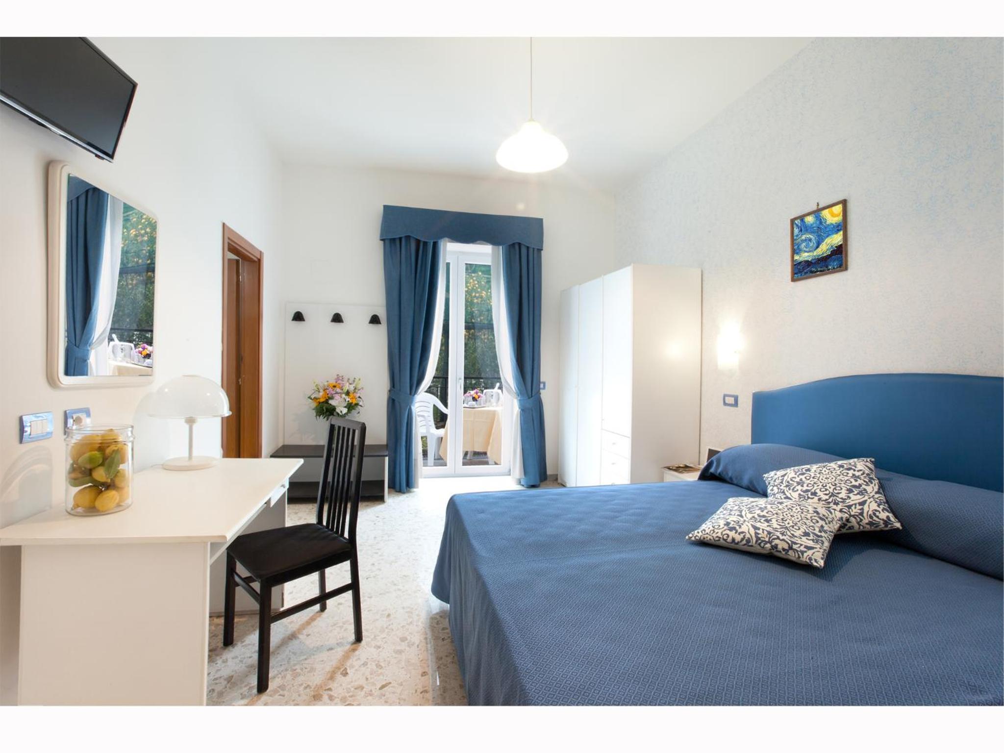 Double Room with Balcony and Garden View