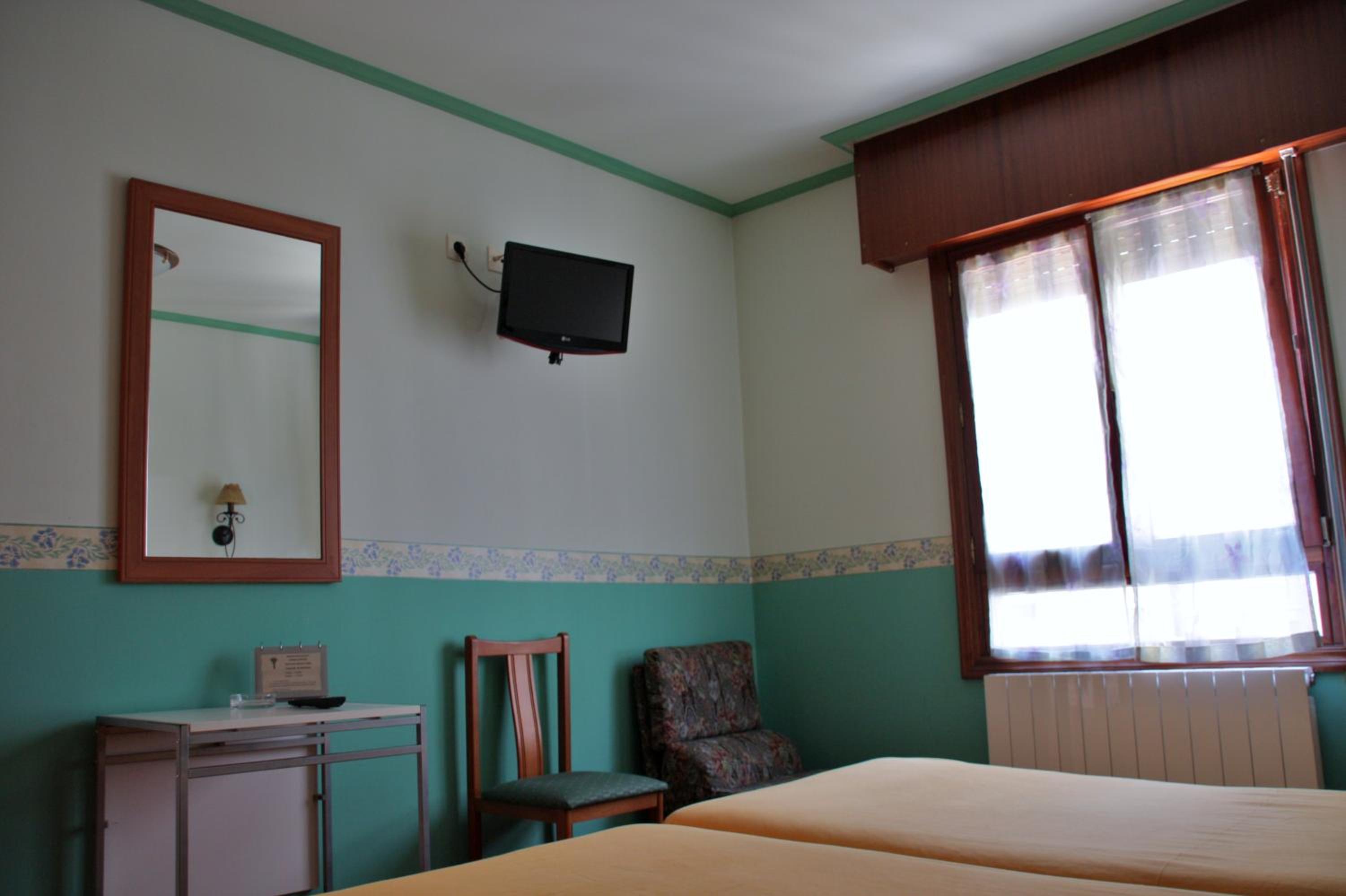 Twin Room - Photo 31