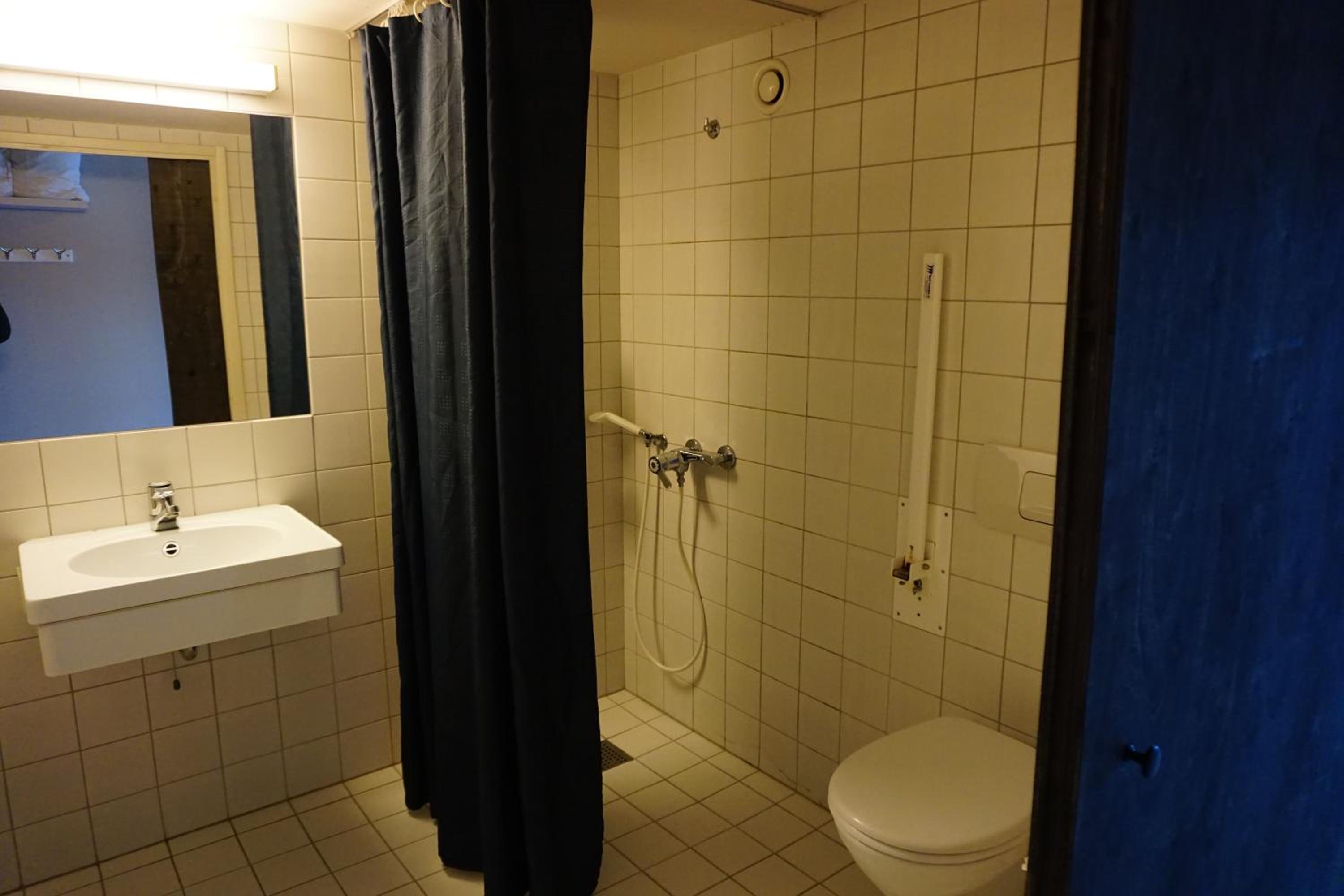 Standard Double or Twin Room - Photo 5