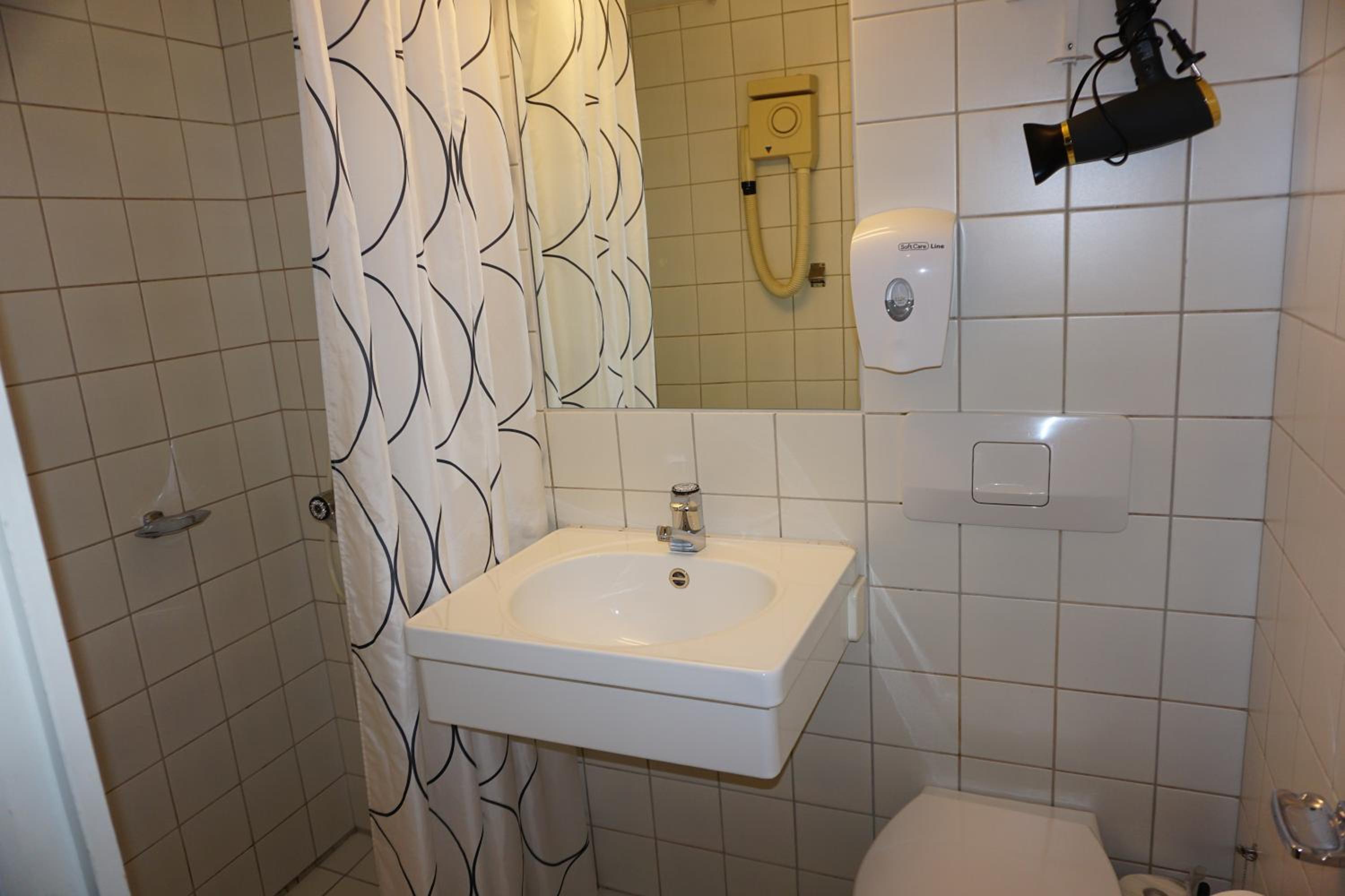 Standard Double or Twin Room - Photo 4