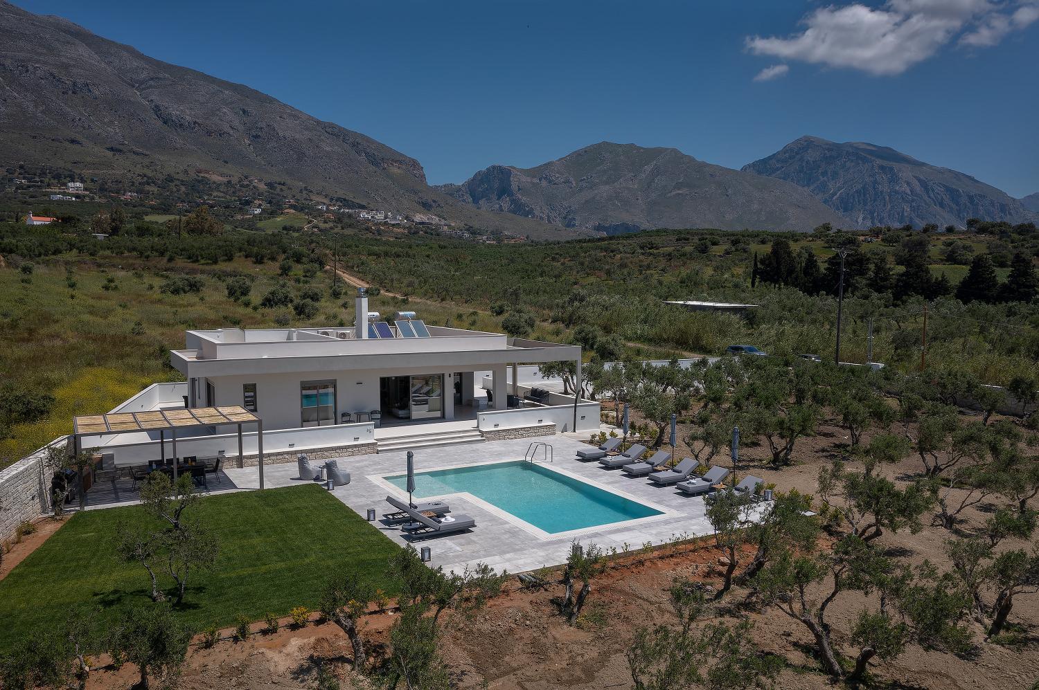 Deluxe Villa photo 2