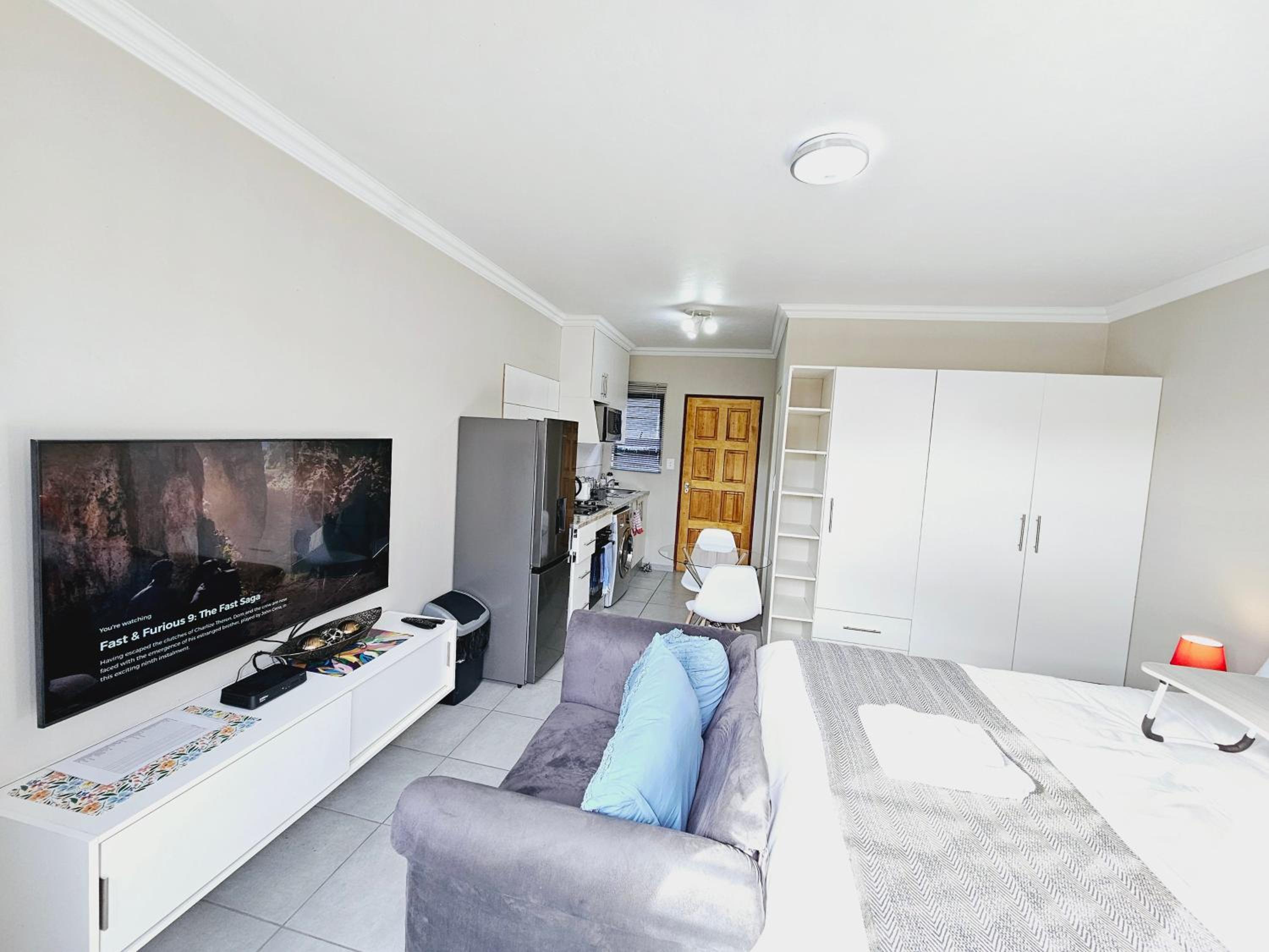 One-Bedroom Apartment photo 1