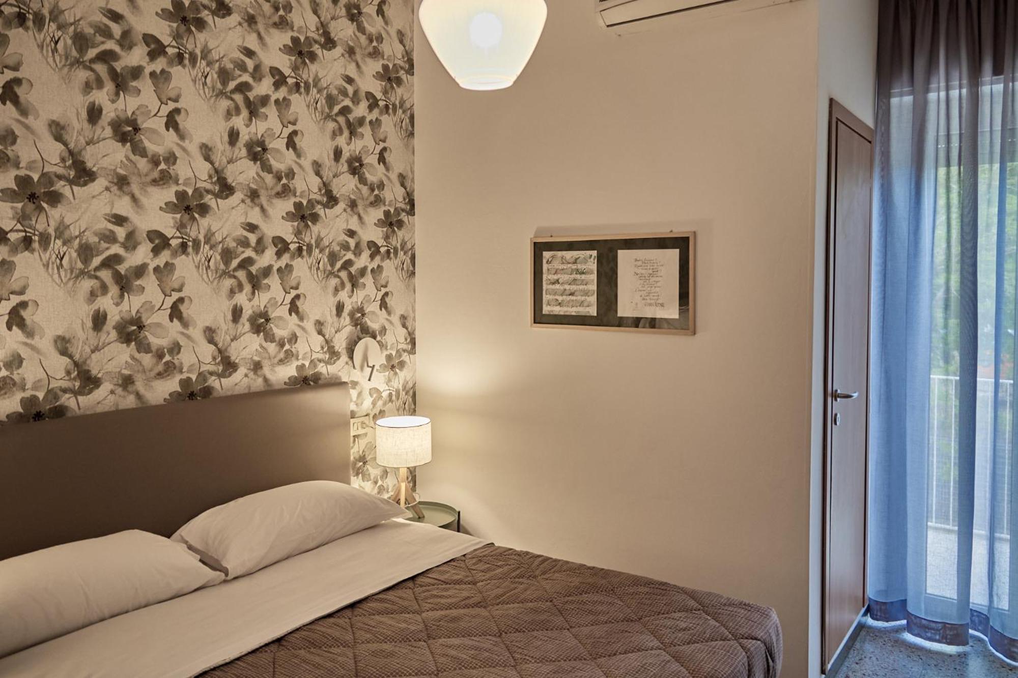 Standard Double Room - Photo 2