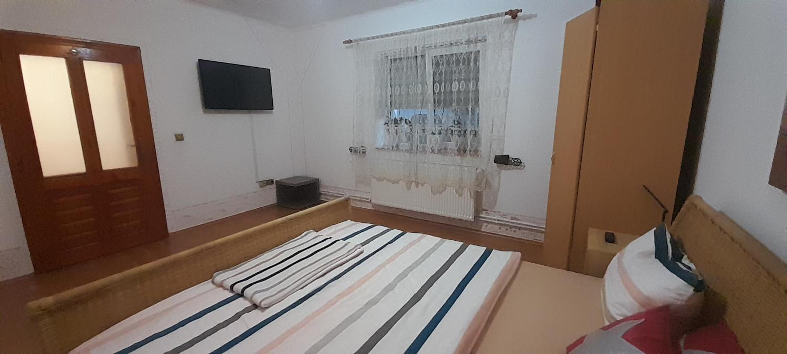 Deluxe Room (2 Adults + 1 Child) - Photo 12