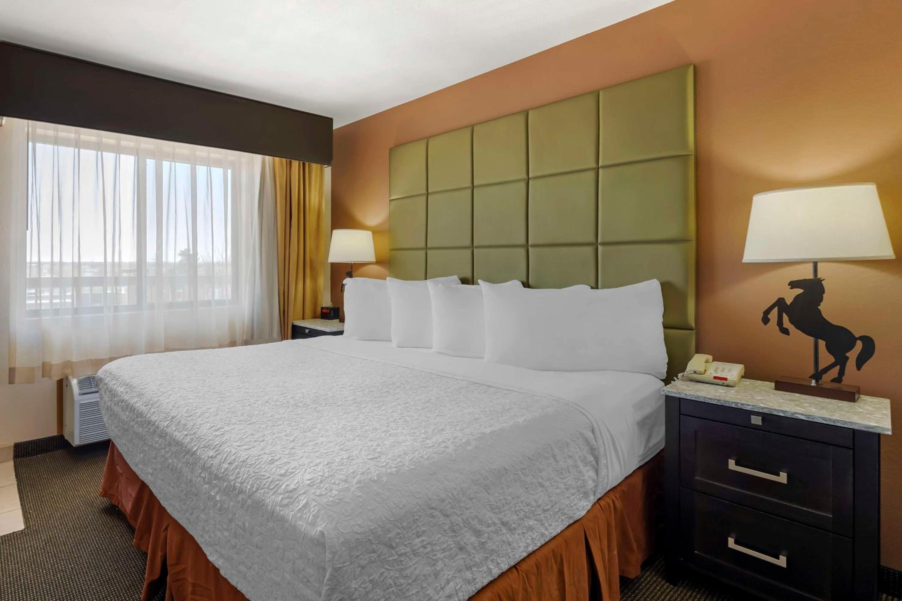 King Room with Balcony - Photo 1