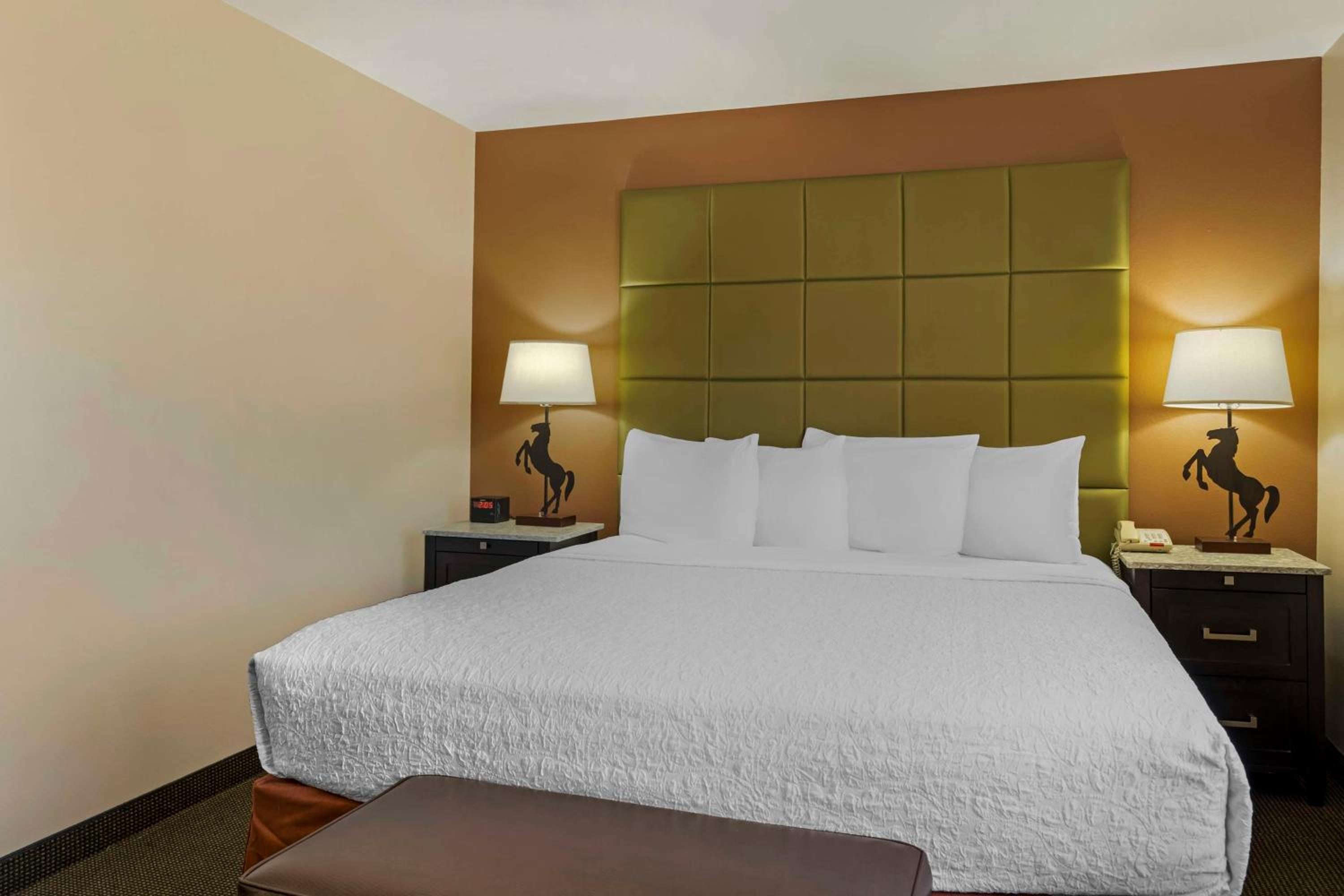 Executive King Room with Sofa Bed - Photo 1