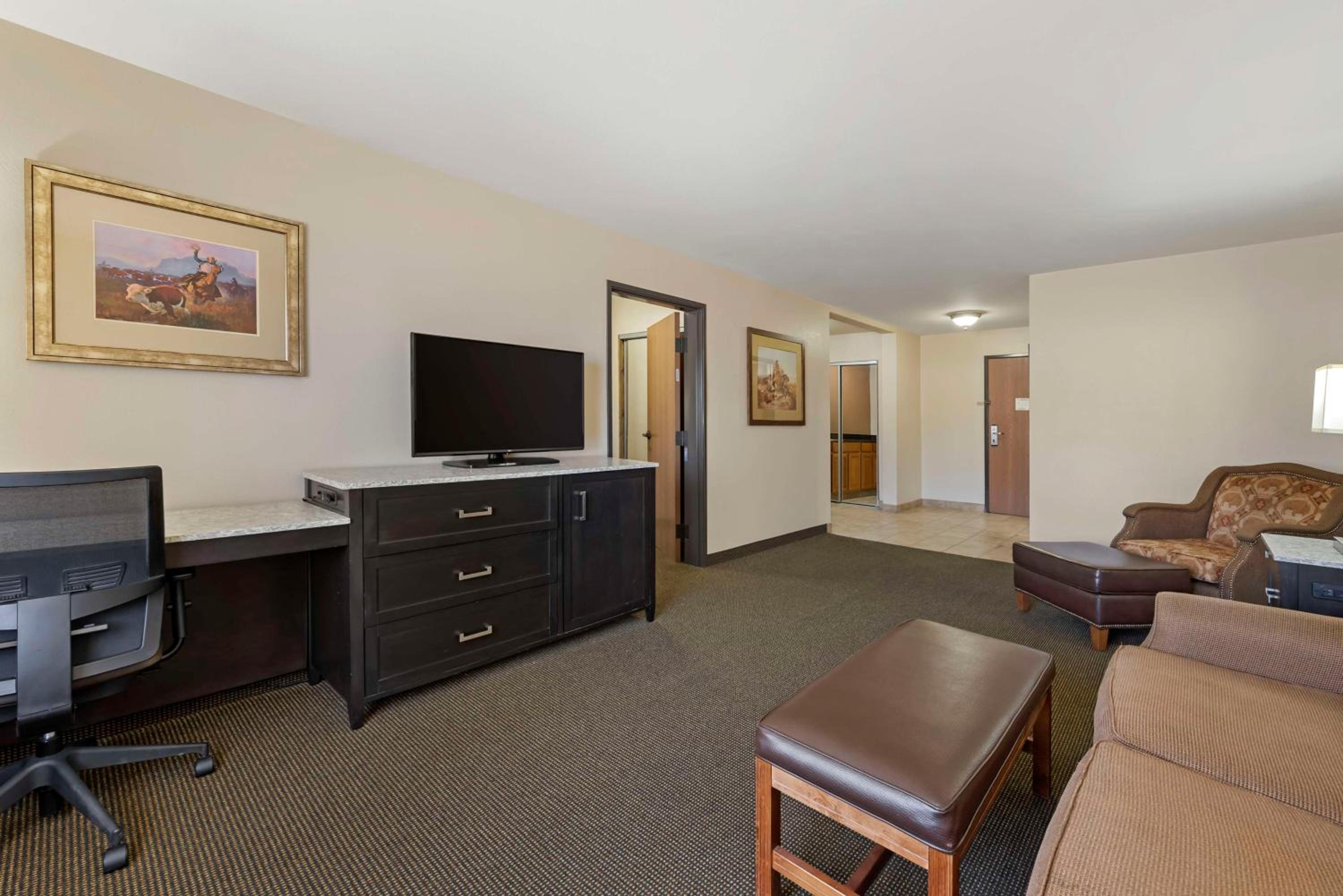 Executive King Suite - Photo 1