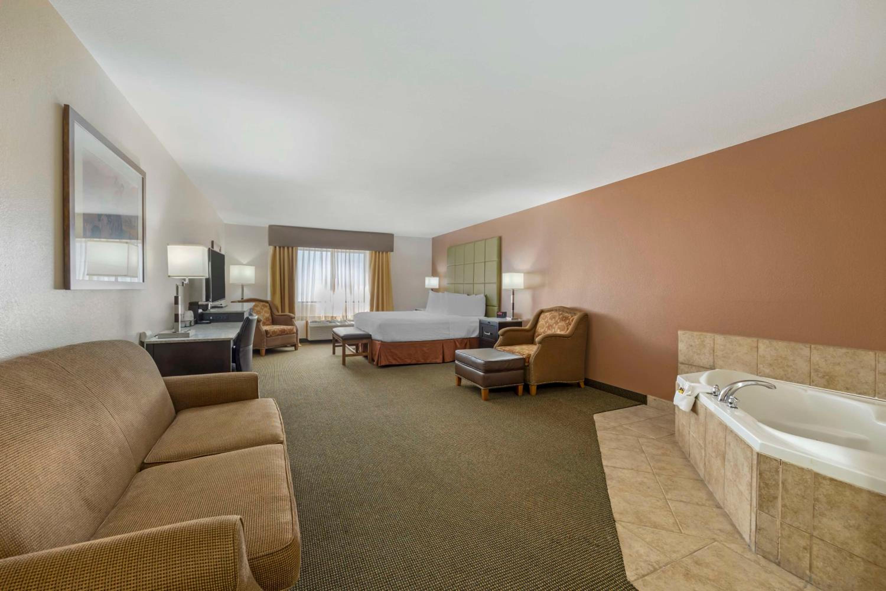King Room with Spa Bath - Disability Access/Non-Smoking - Photo 2