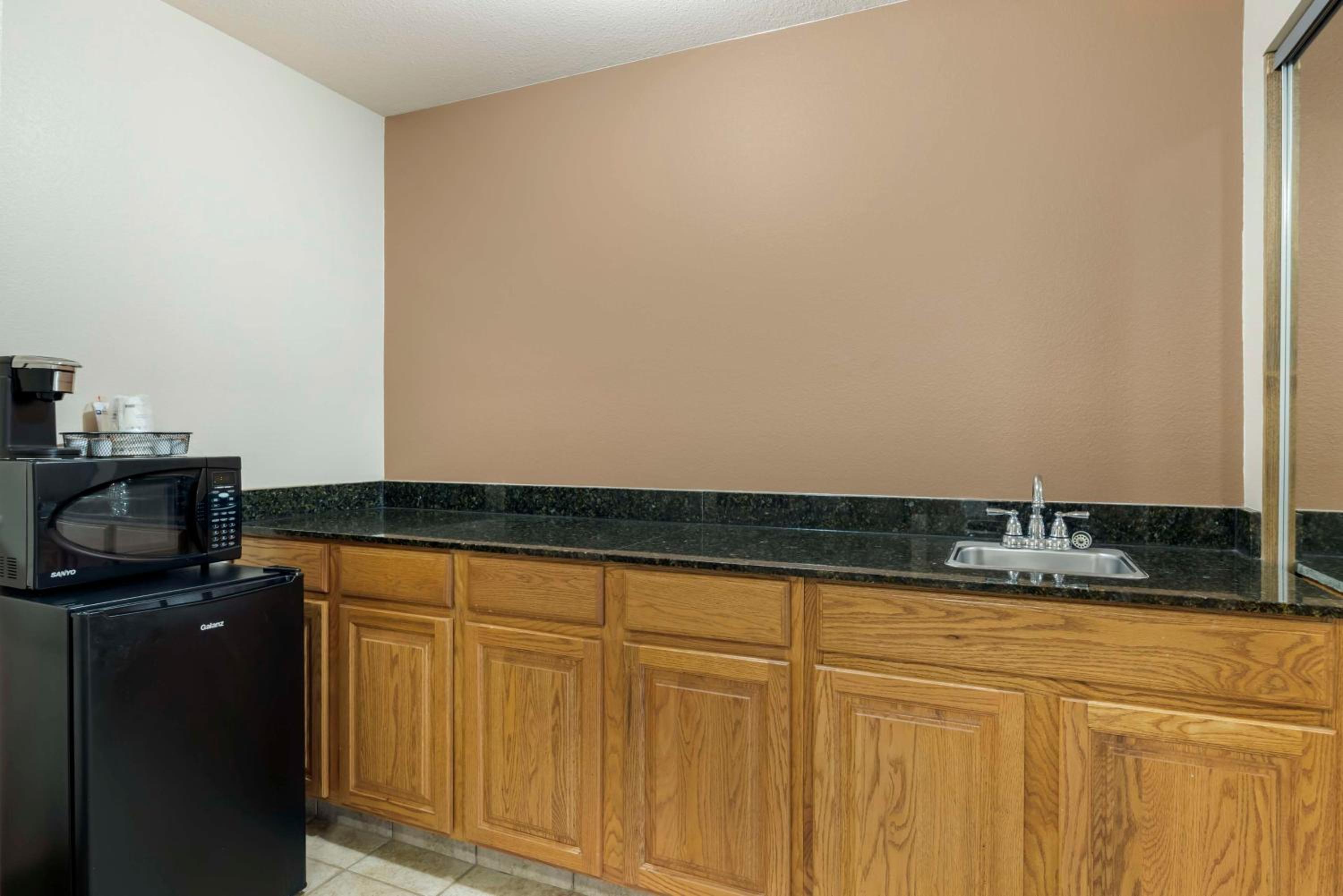 Executive King Suite - Photo 4