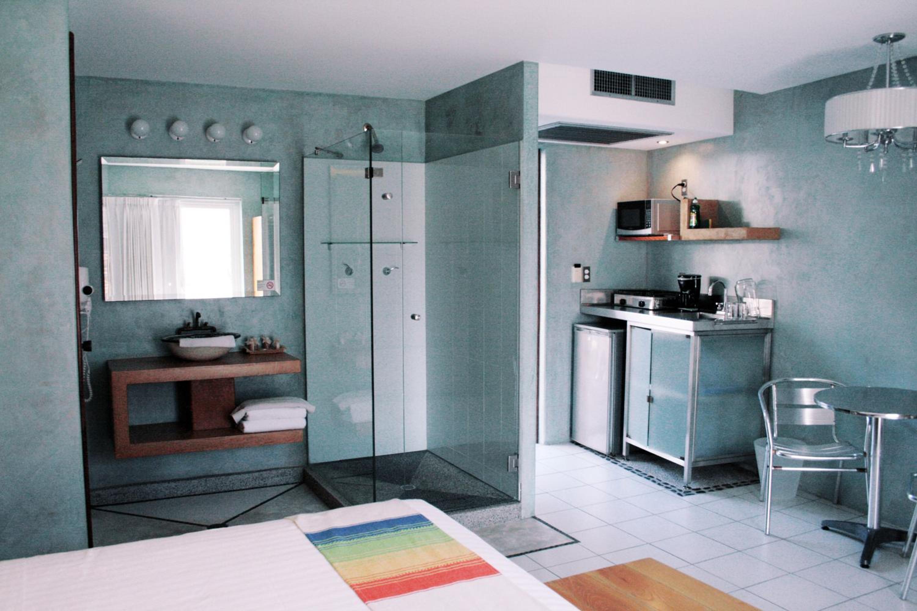 One Bedroom with Kitchenette - Photo 1