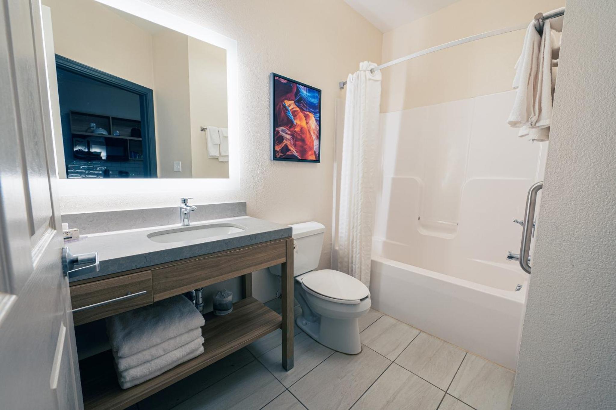 Standard Suite - Photo 3