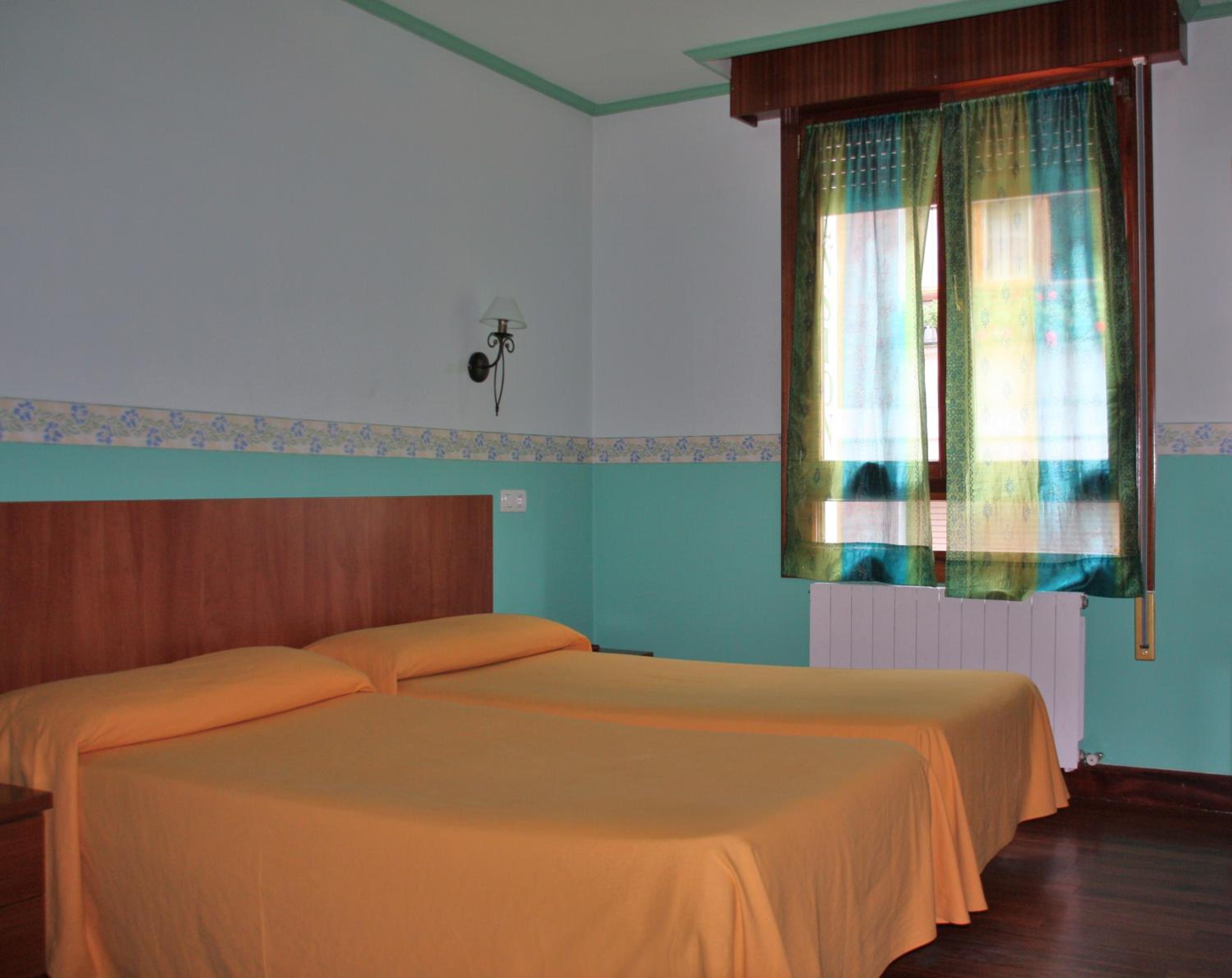 Twin Room - Photo 16