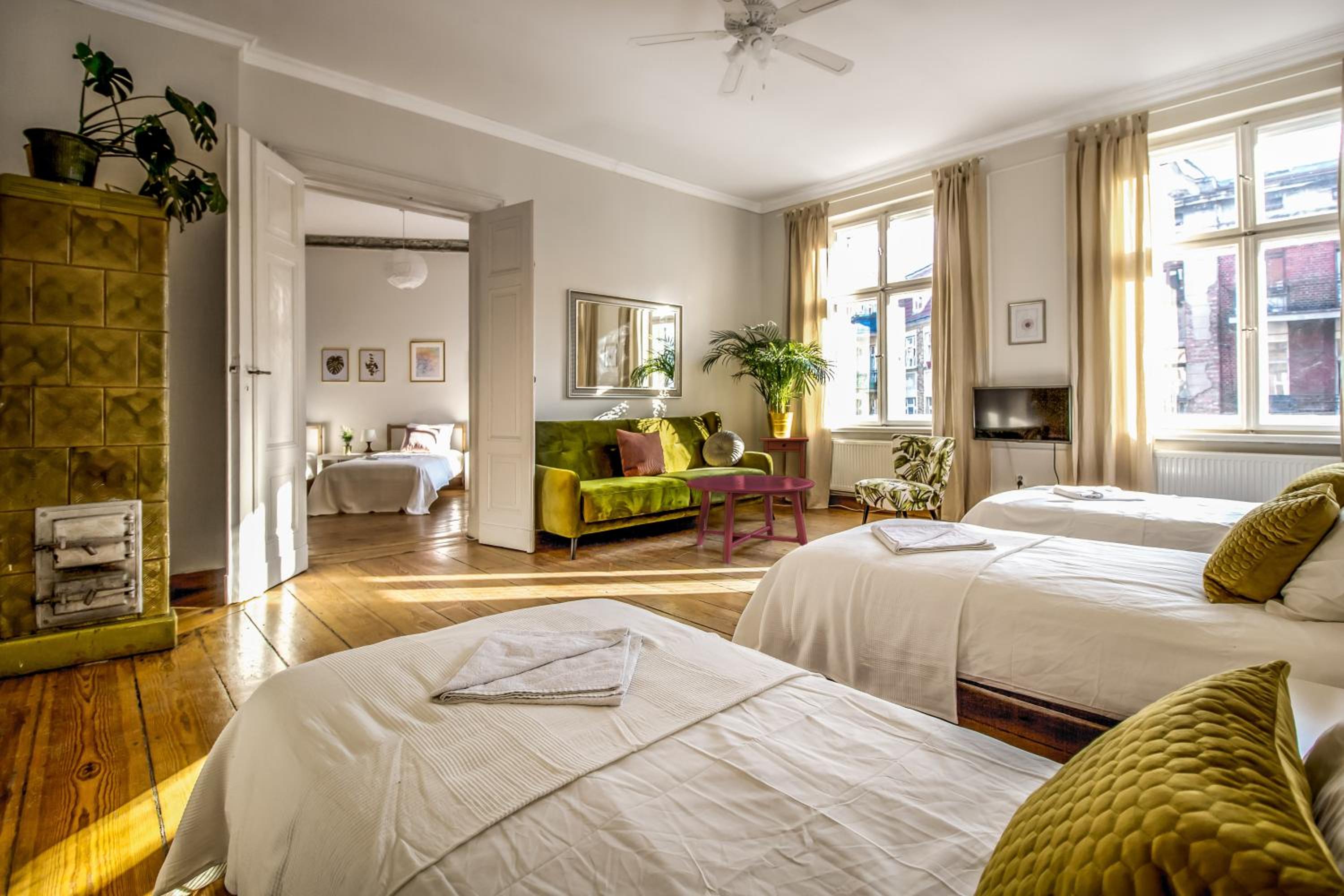 Superior Two-Bedroom Apartment with Dining Room (7 Adults)  - Photo 3