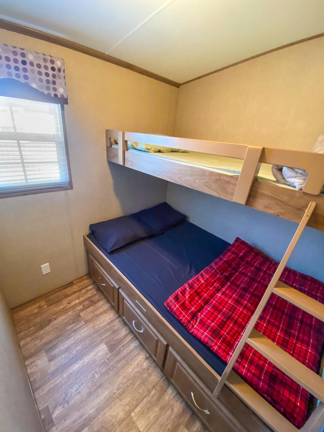 Two-Bedroom House photo 3