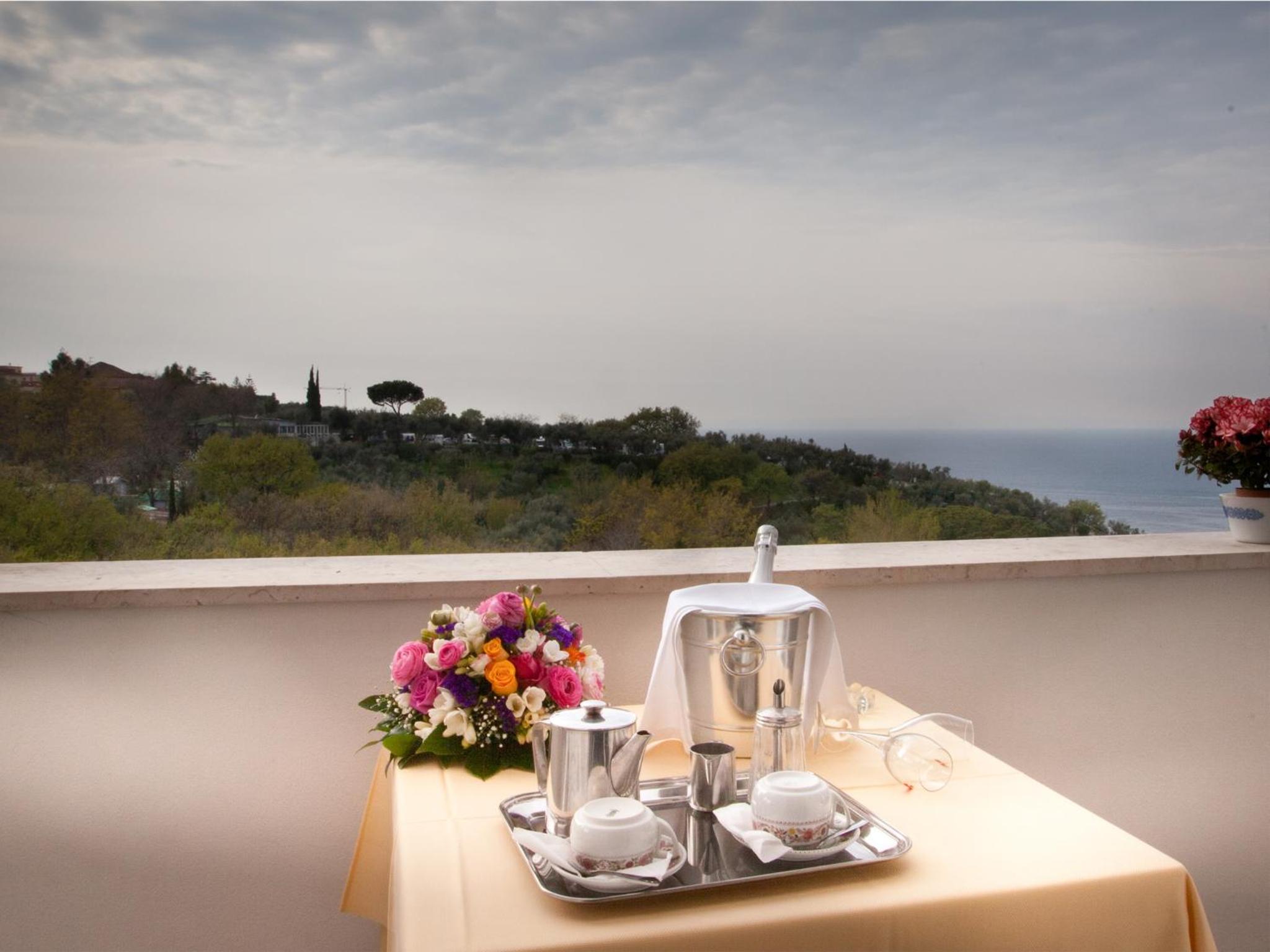 Double Room with Balcony and Sea View photo 2