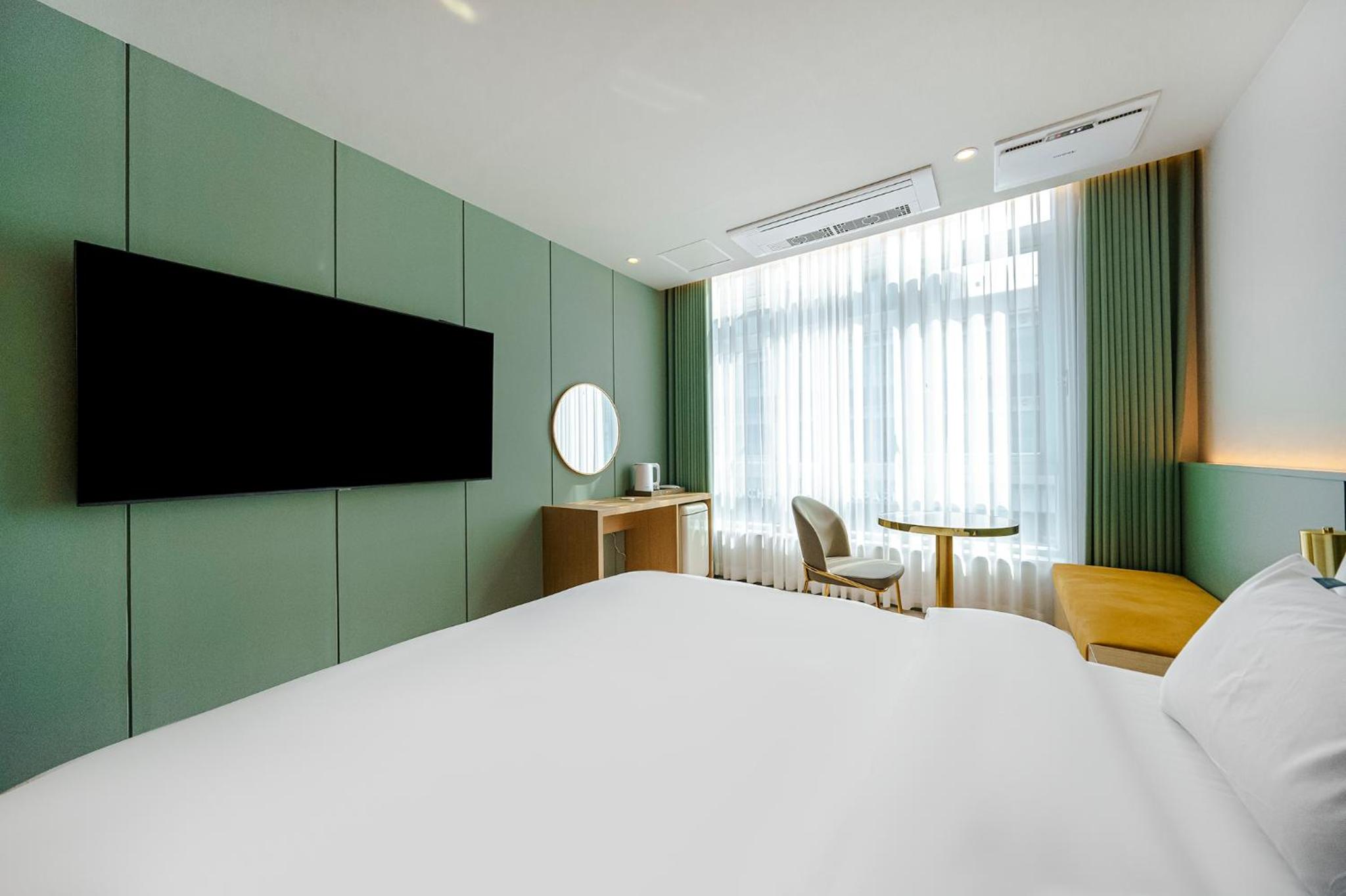 Deluxe Double Room - Photo 11