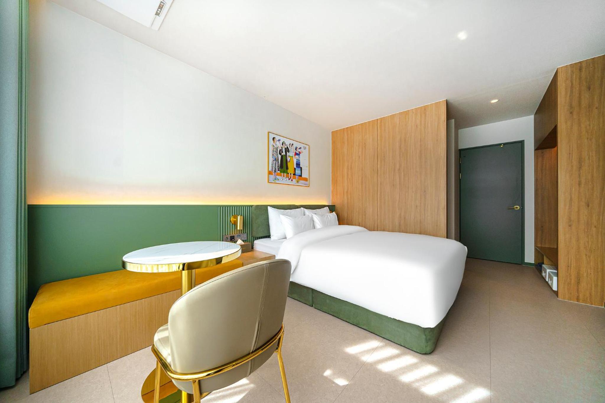 Deluxe Double Room - Photo 13