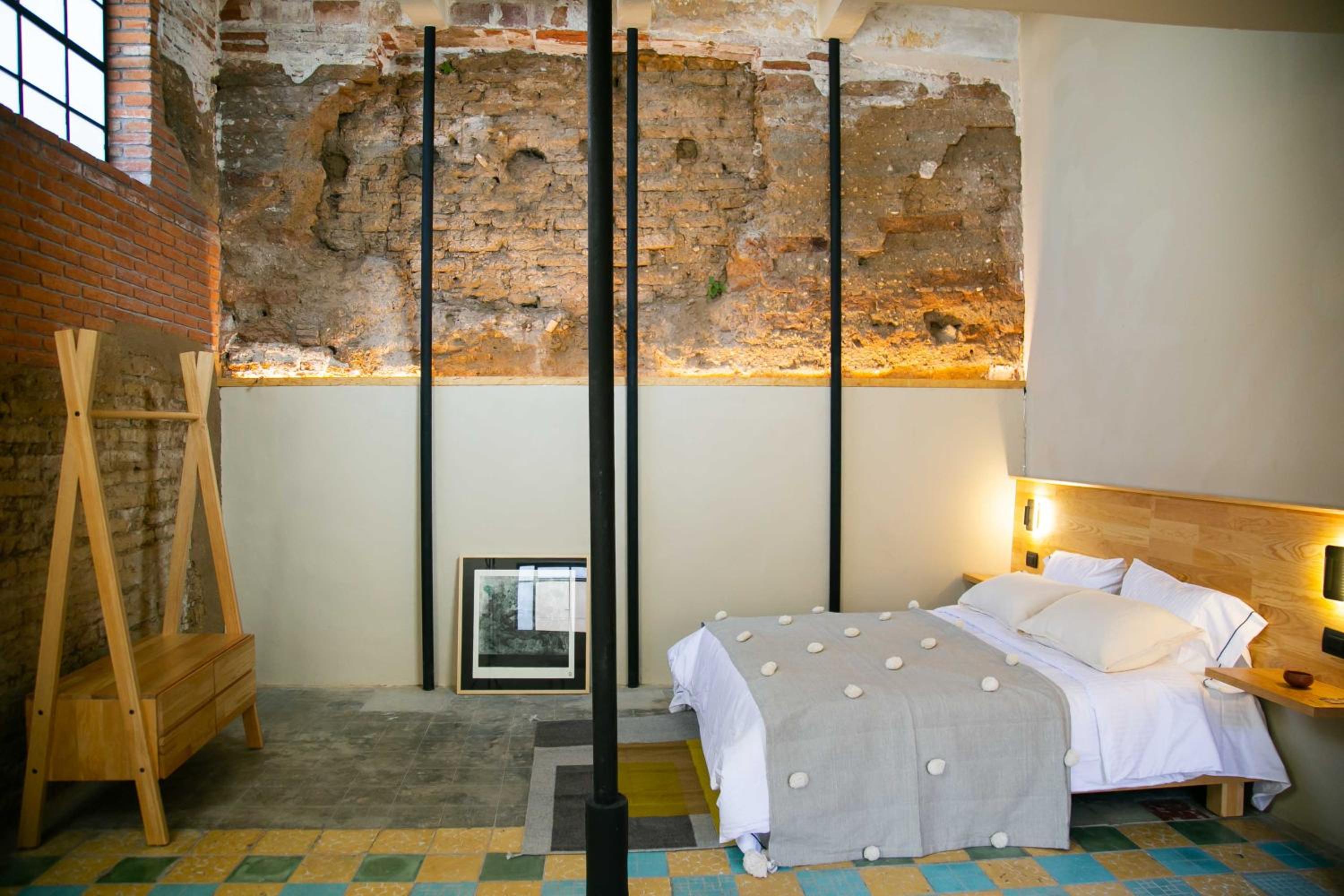 Deluxe Room (2 Adults + 1 Child)