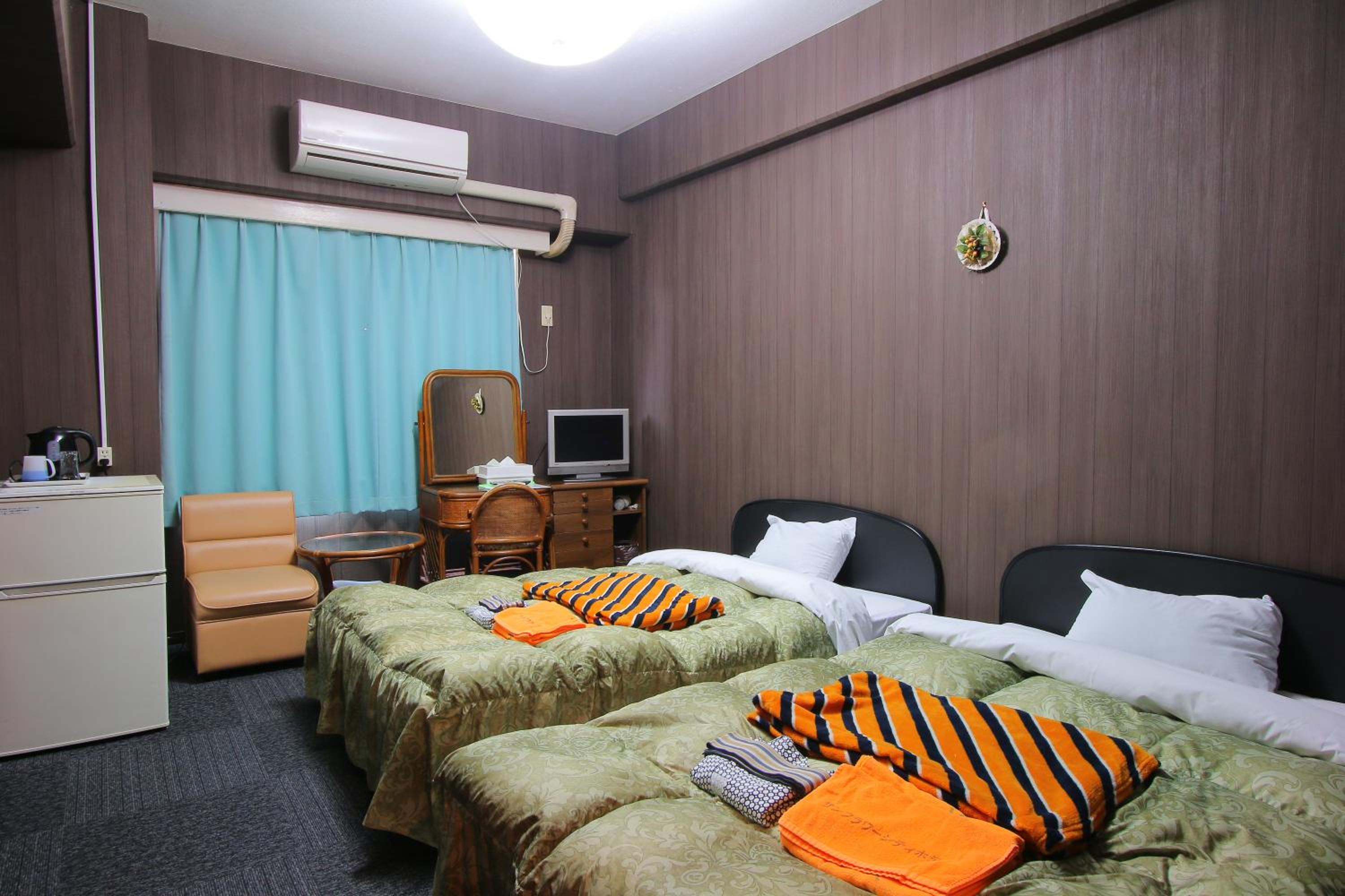 Twin Room with View - Photo 2
