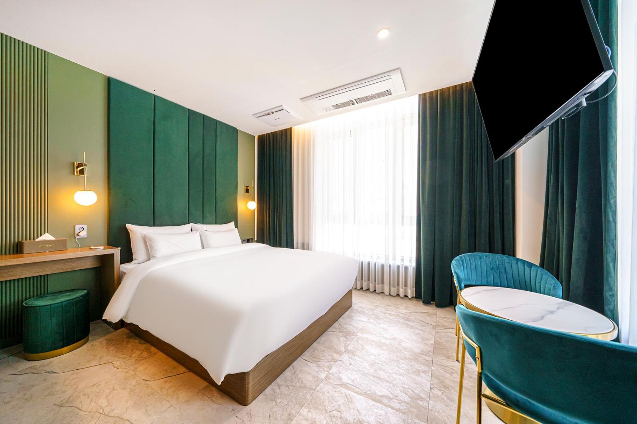 Superior King Room