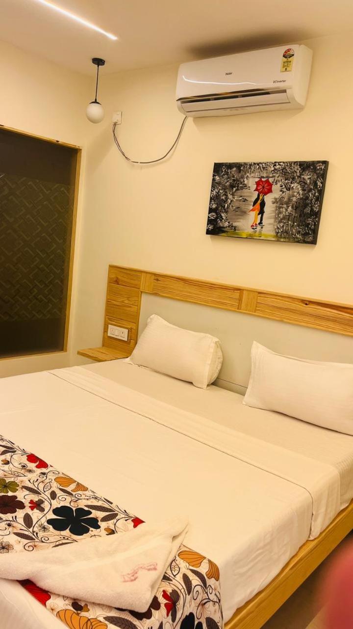 Double Room With Pool View photo 3