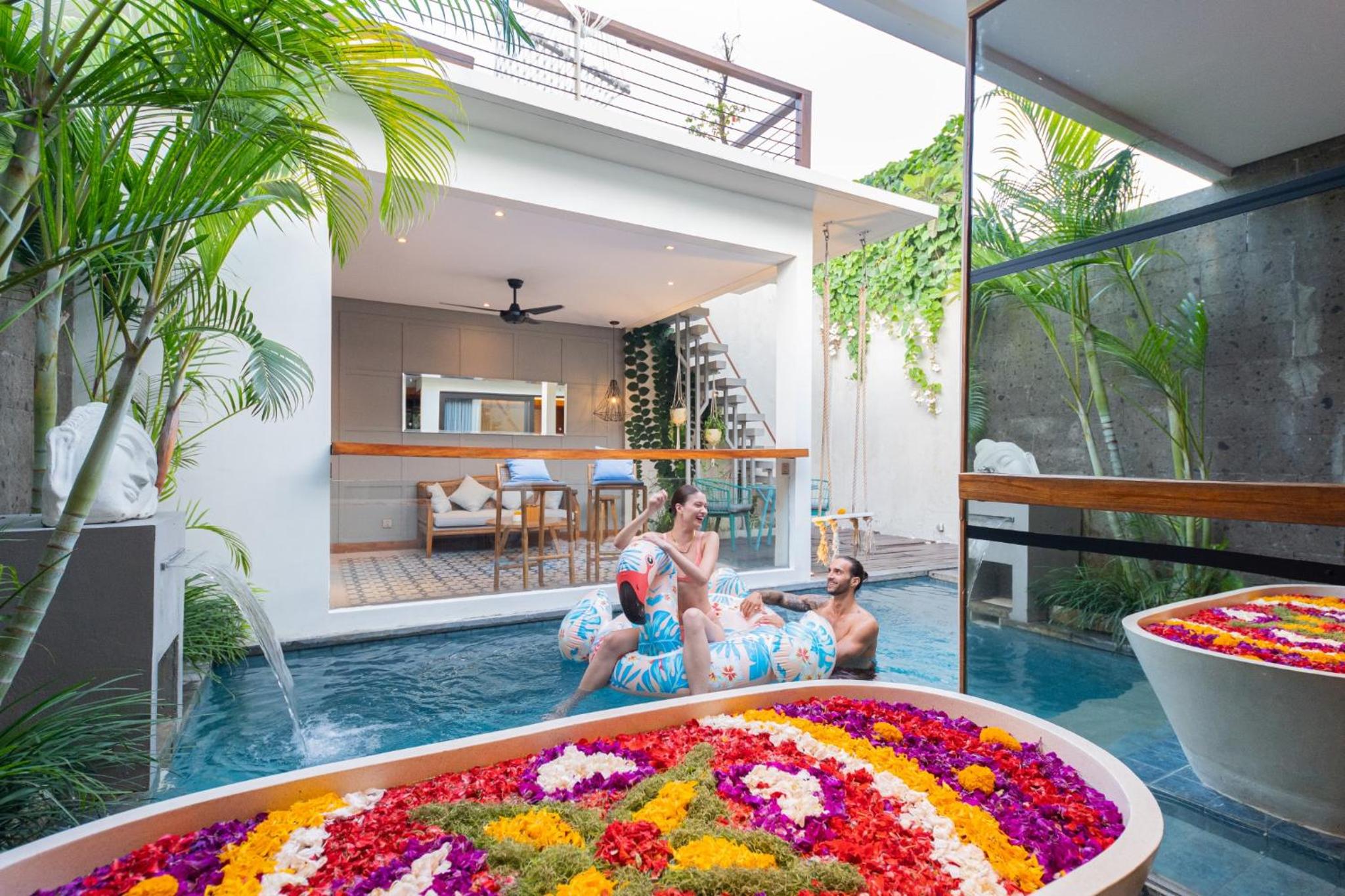 One-Bedroom Villa with Private Pool and Floating Bathtub - Photo 17