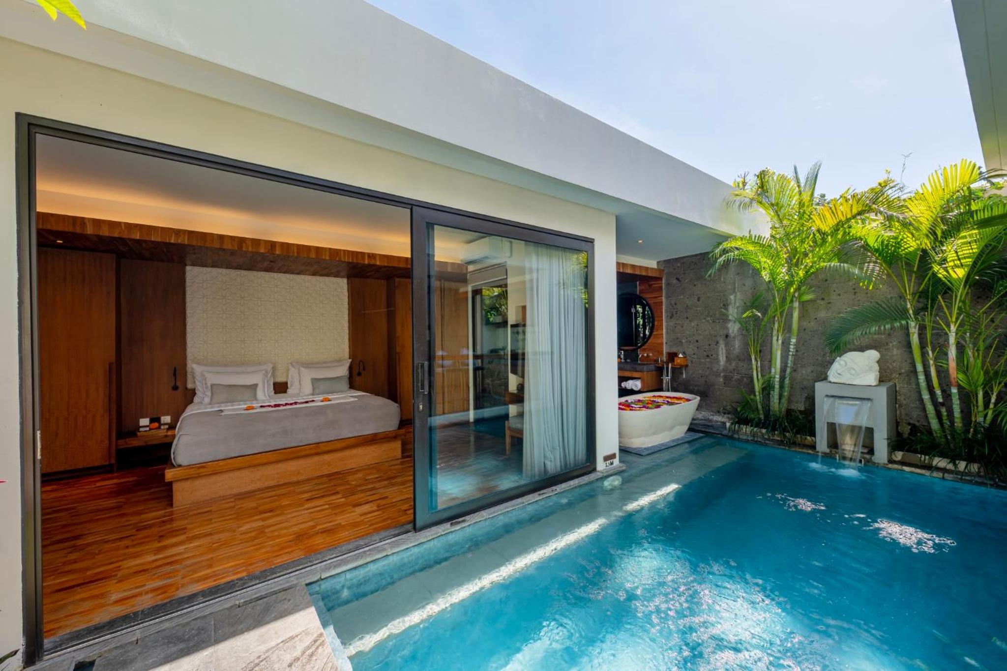 One-Bedroom Villa with Private Pool and Floating Bathtub - Photo 13