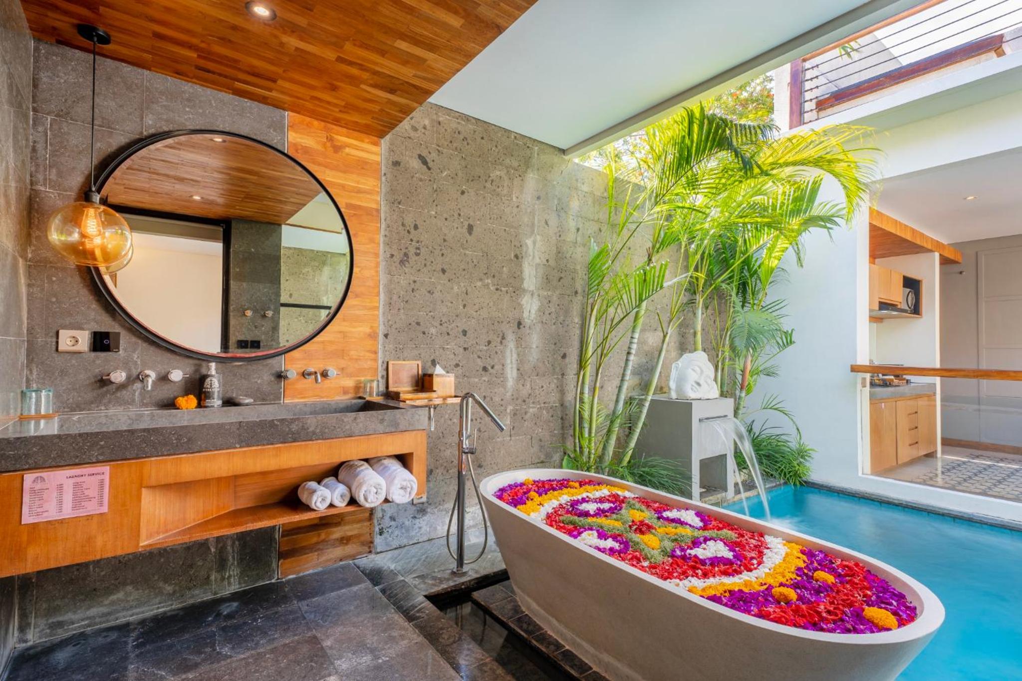 One-Bedroom Villa with Private Pool and Floating Bathtub - Photo 7