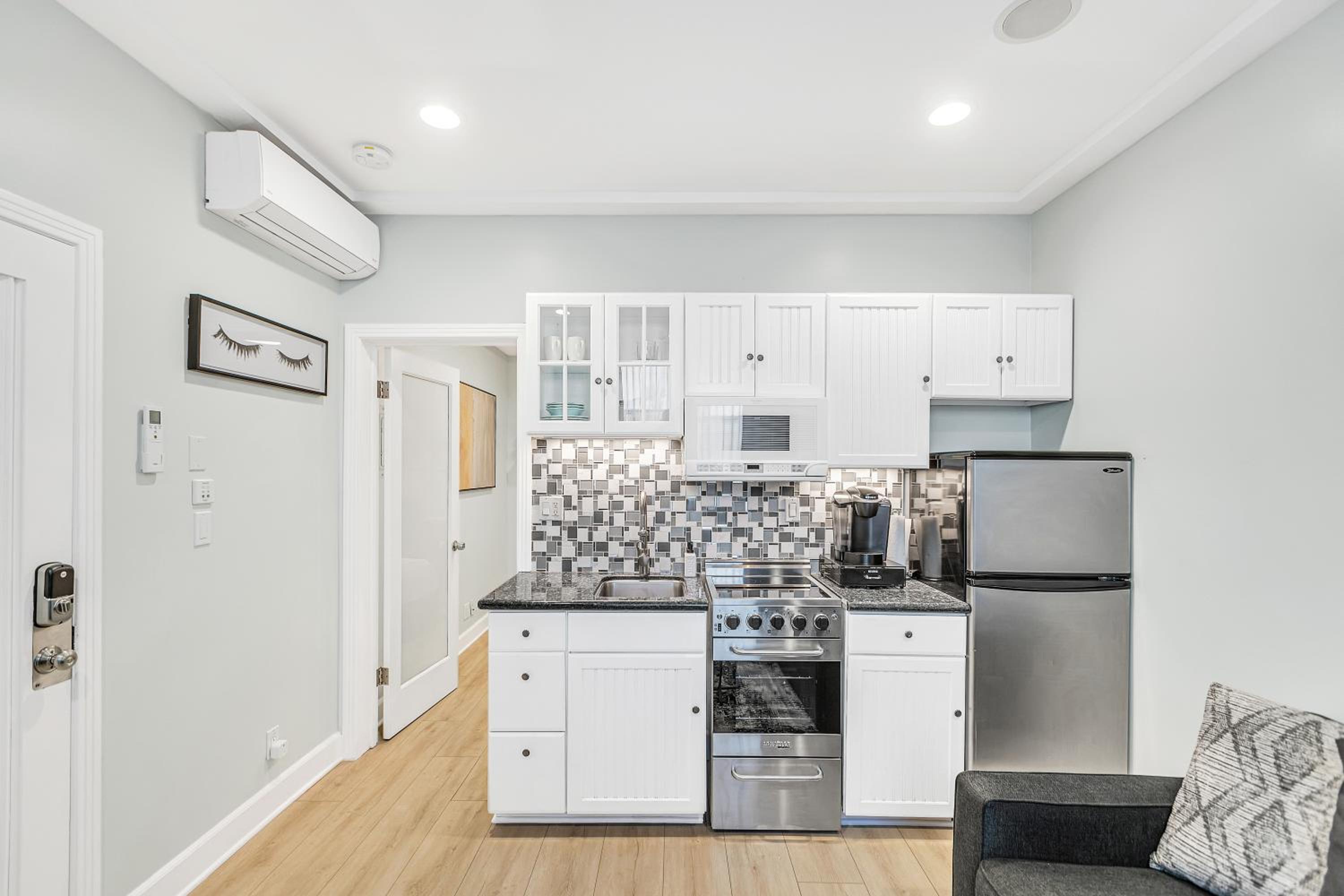 One-Bedroom Suite - Photo 8