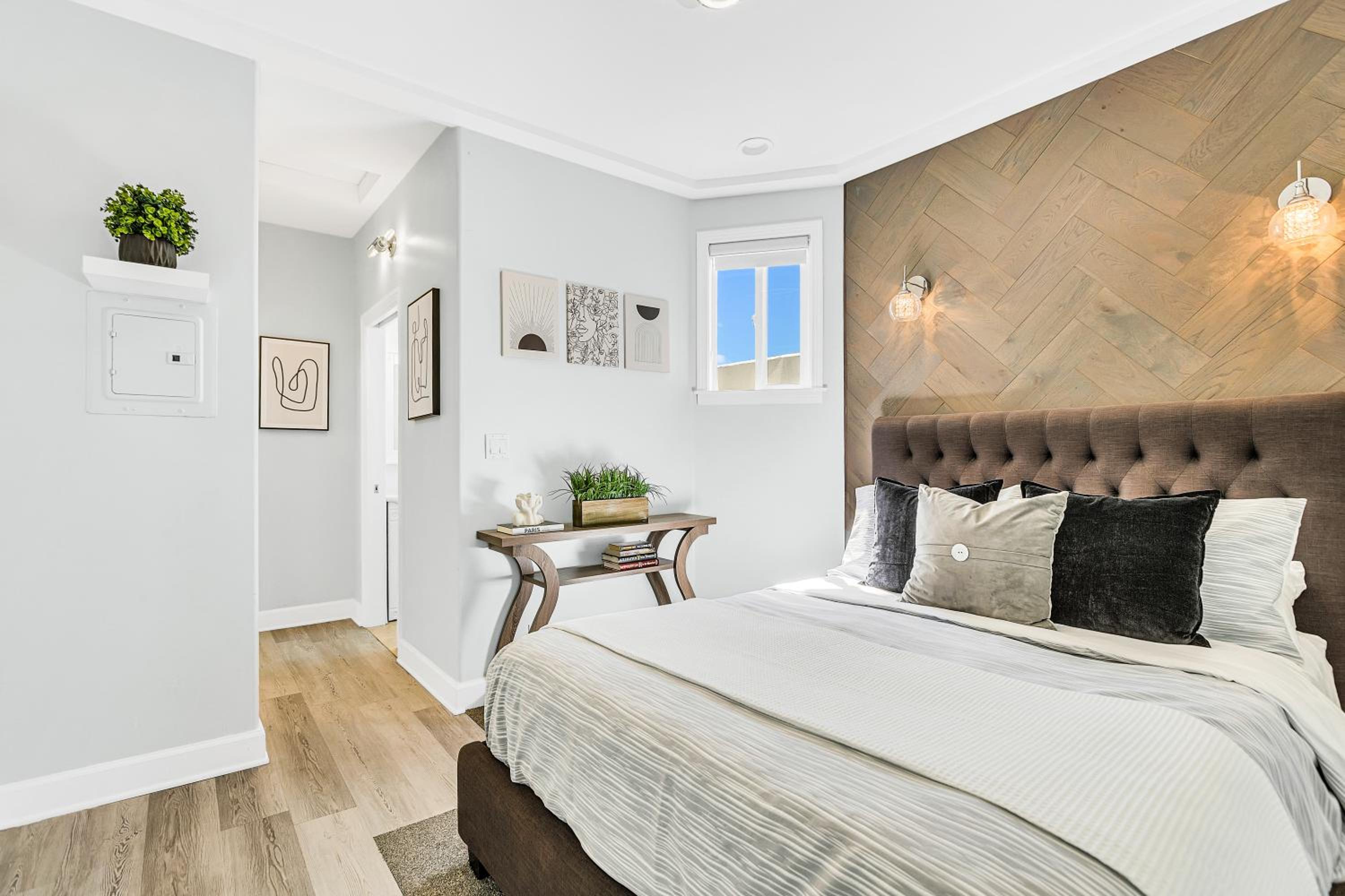 Deluxe Queen Suite - Photo 1